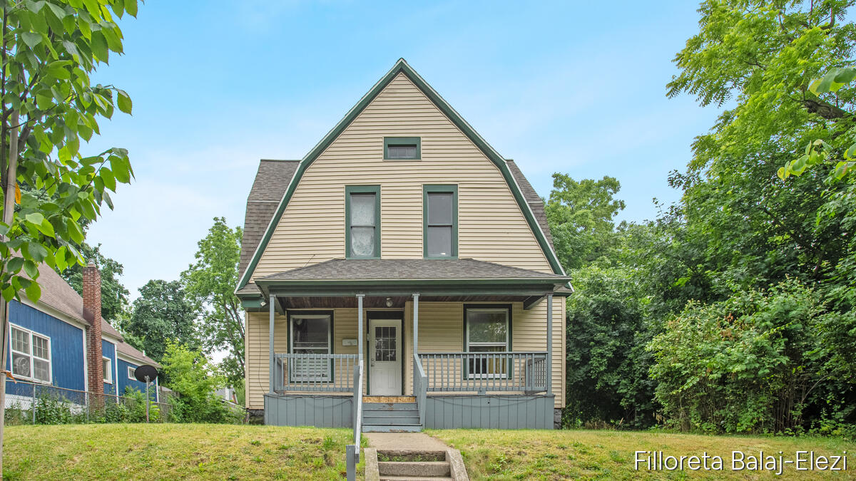714 Adams Street SE Property Photo 1