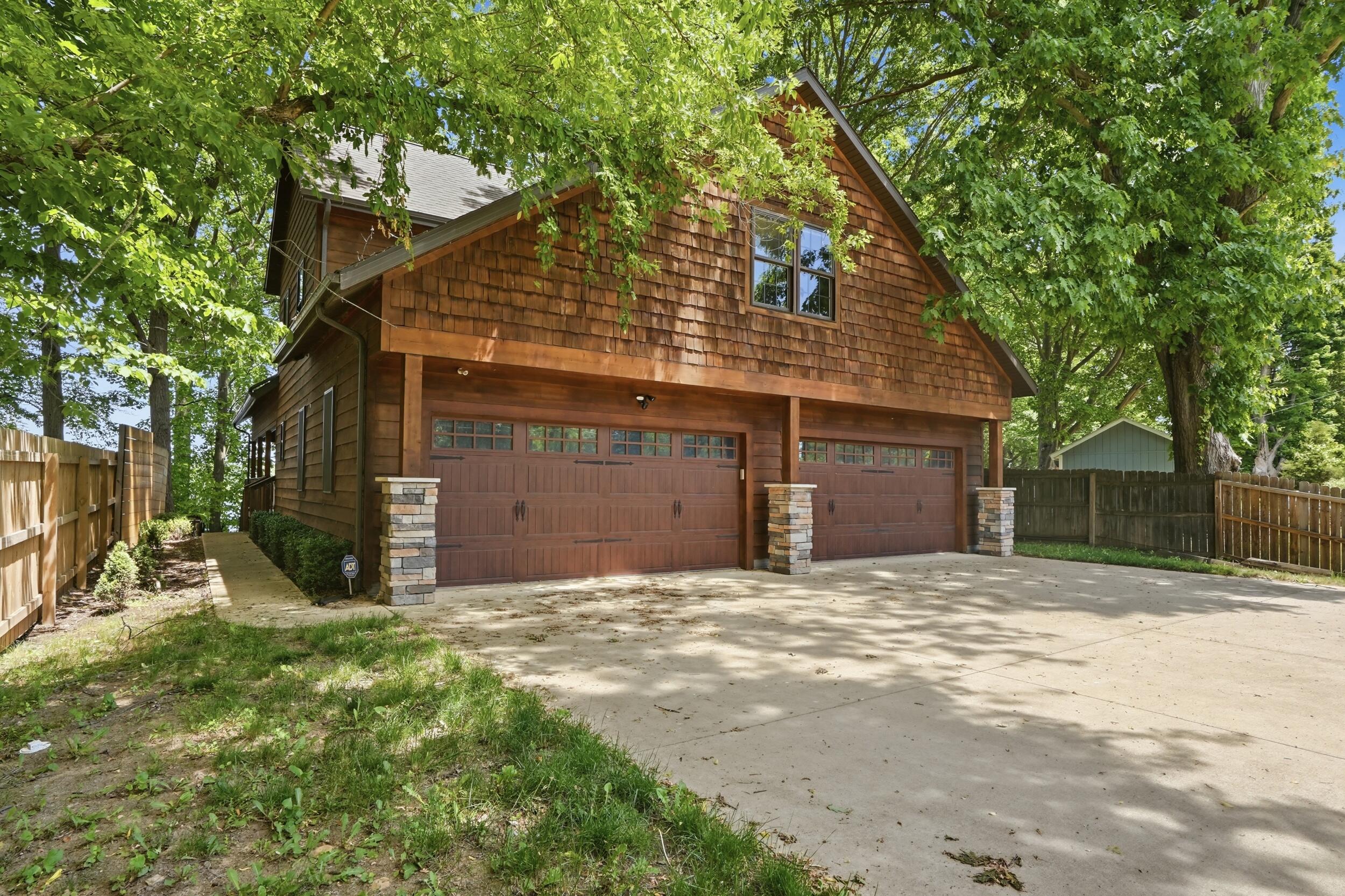 17812 Arnwine Drive Property Photo 1