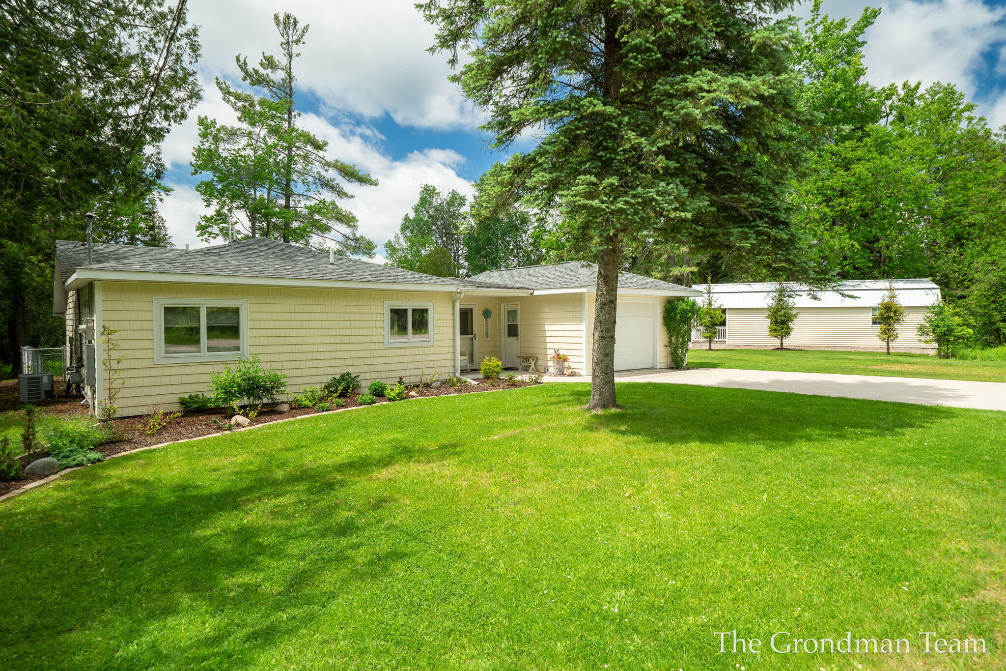 7170 Spring Street Property Photo 1