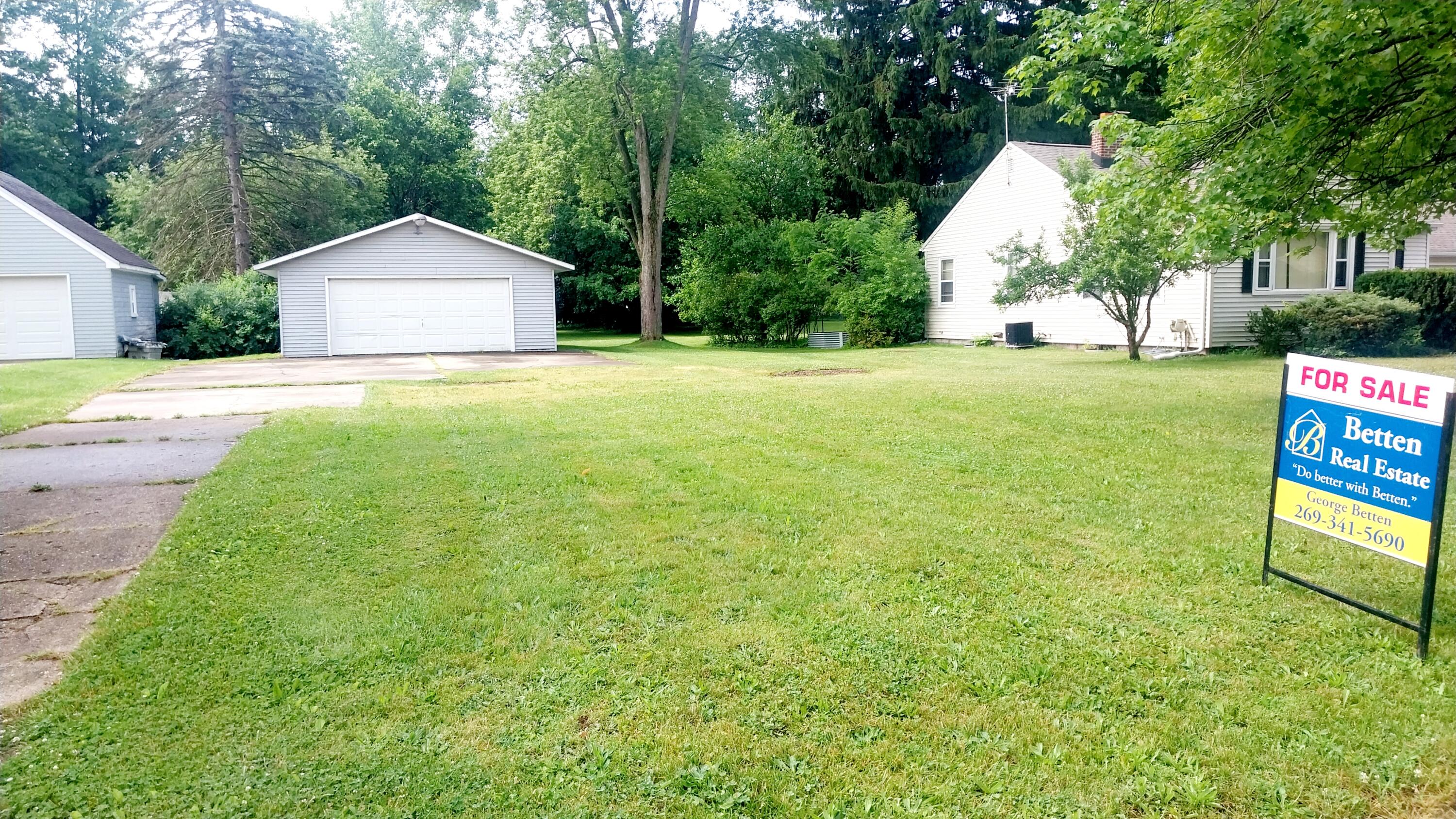 924 Parchmount Avenue Property Photo 1