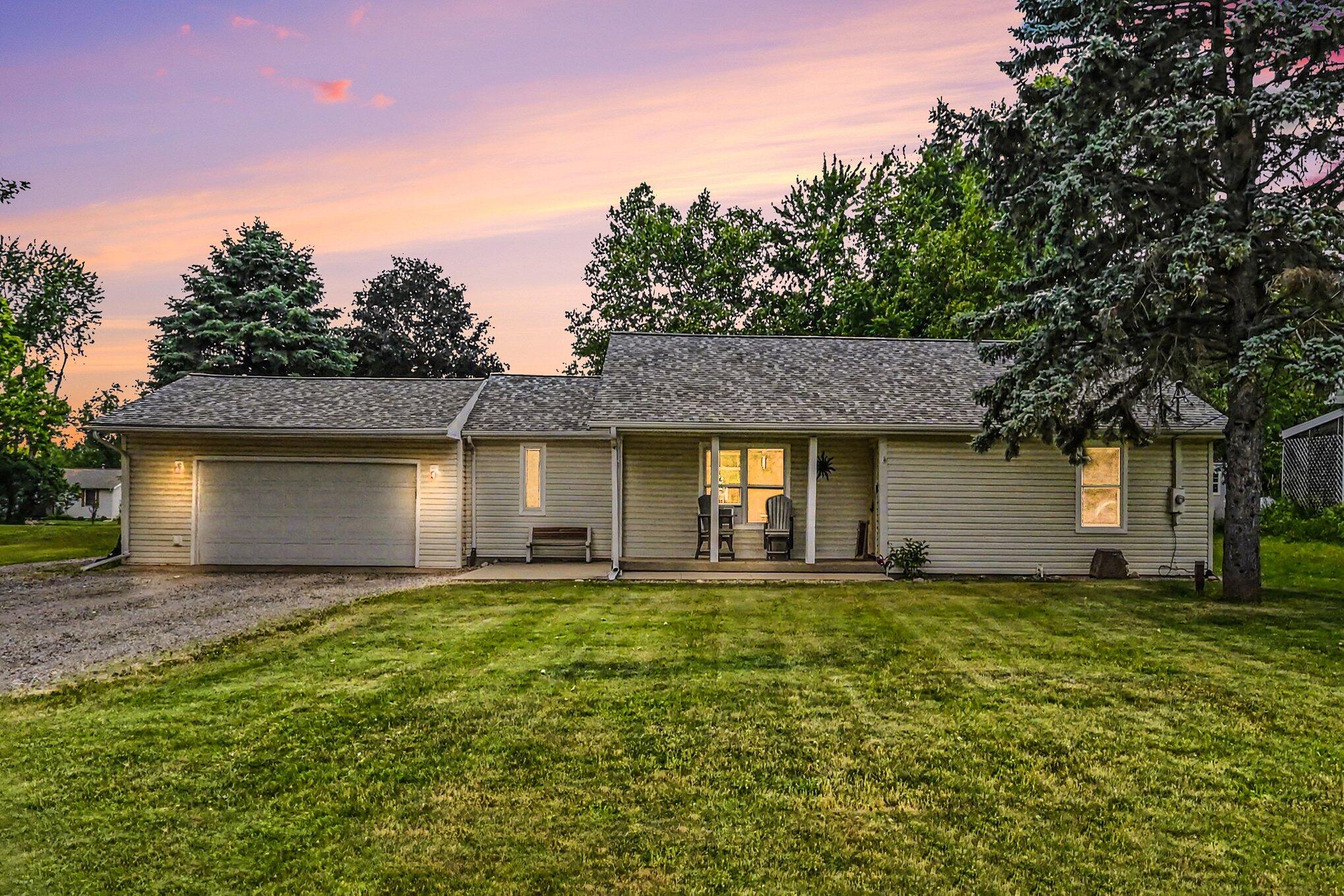 11332 Crestview Drive E Property Photo 1