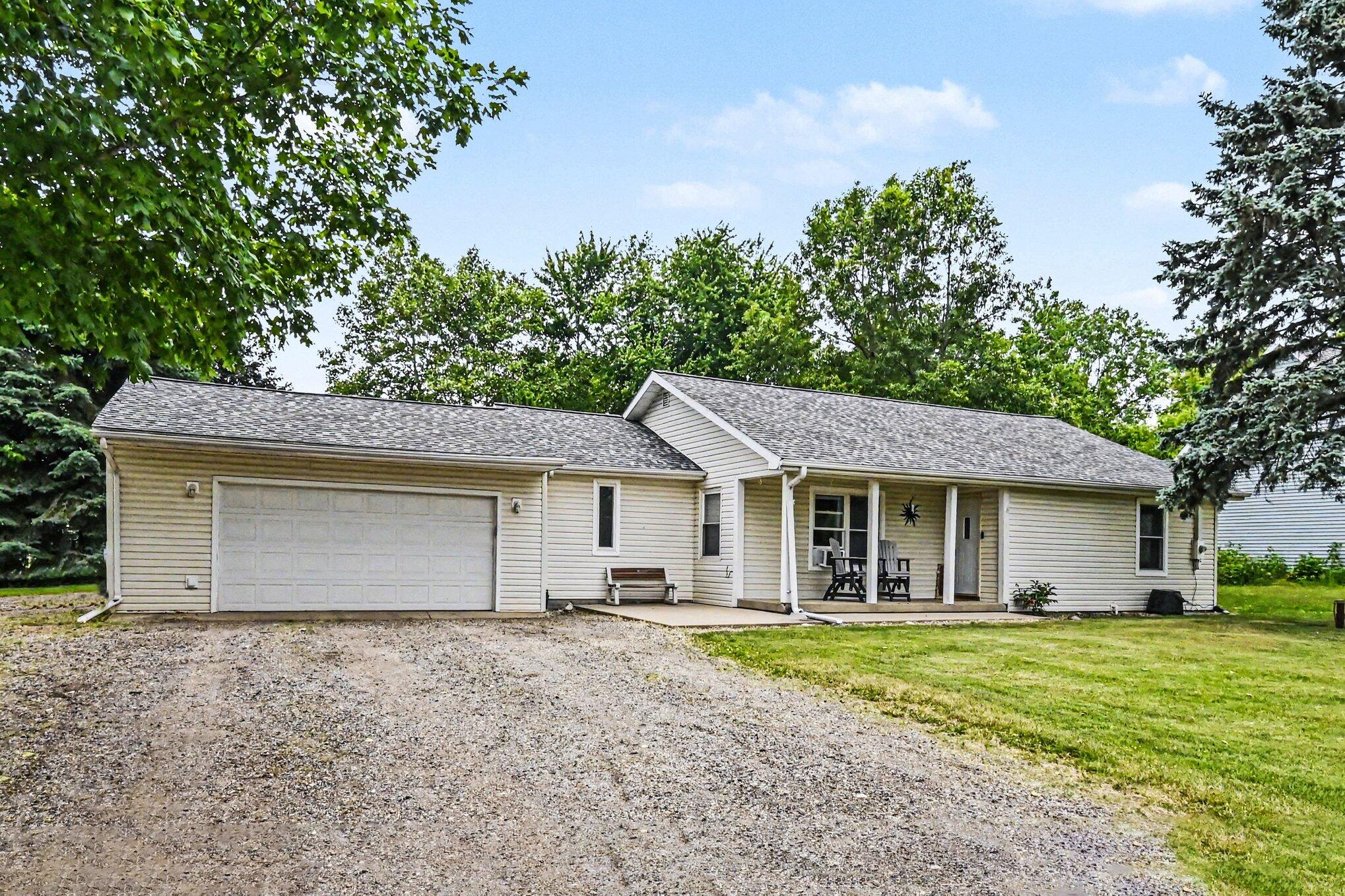11332 Crestview Drive E Property Photo 2