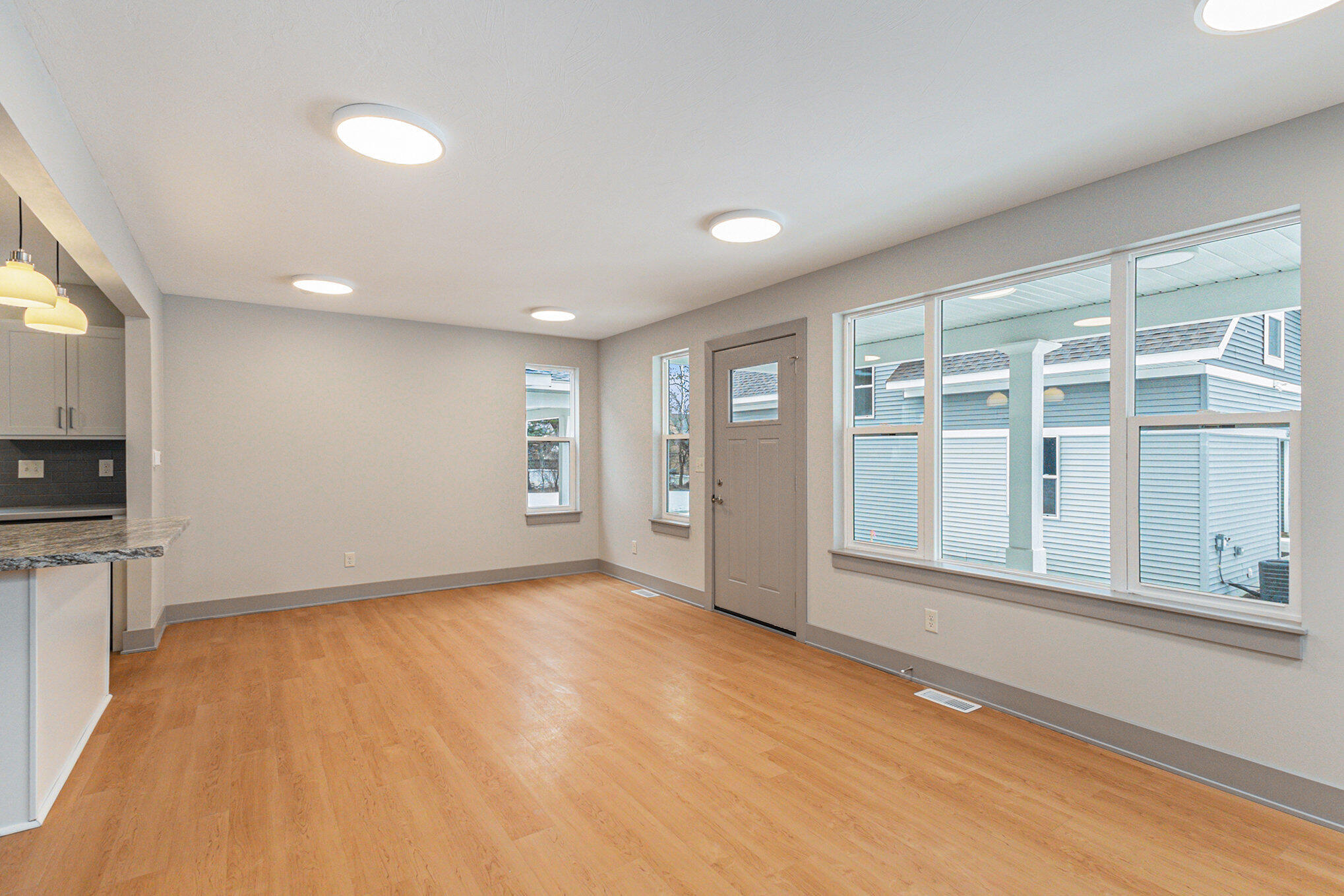 2058 Linden Avenue Se Property Photo 4