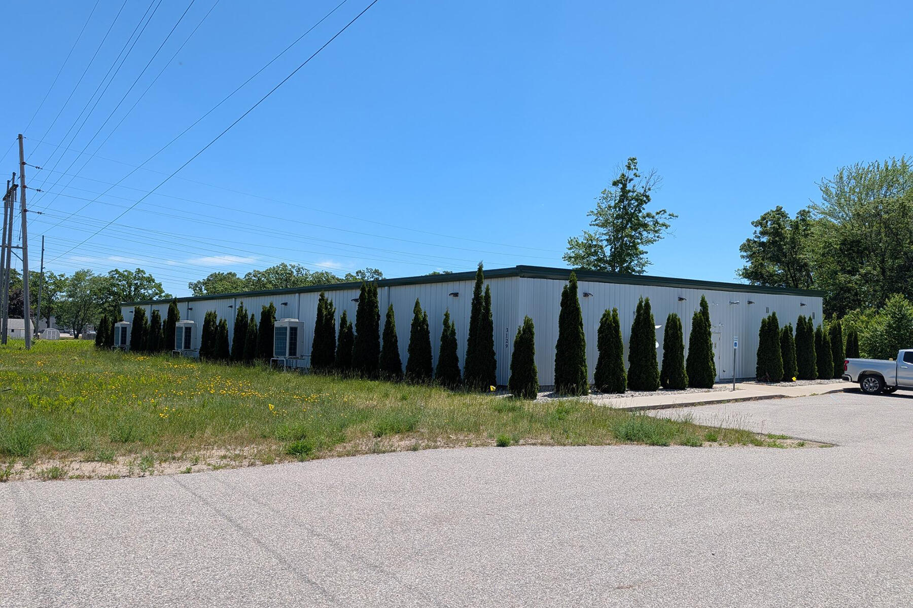 3129 E Laketon Avenue Property Photo 3