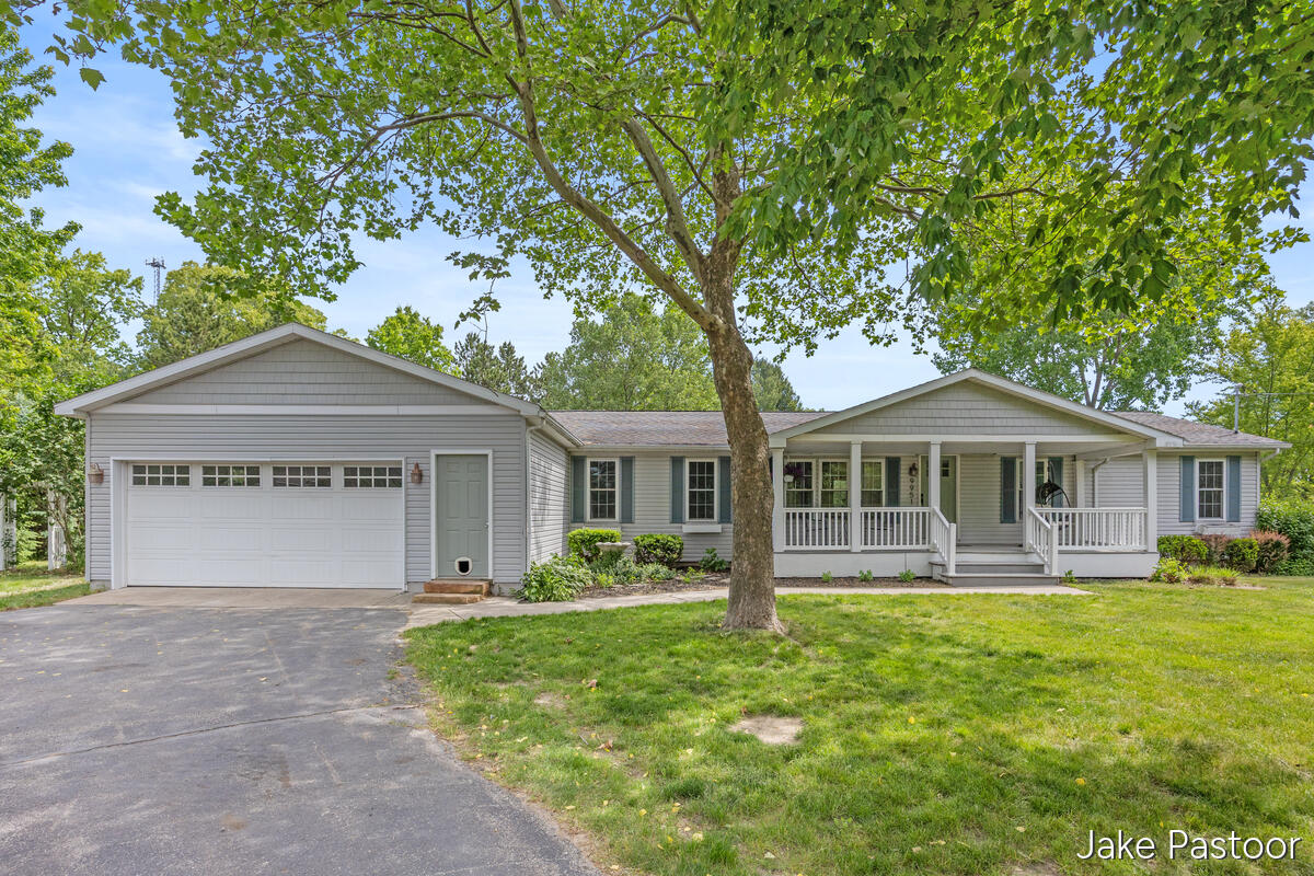 9951 10 Mile Road Ne Property Photo 1