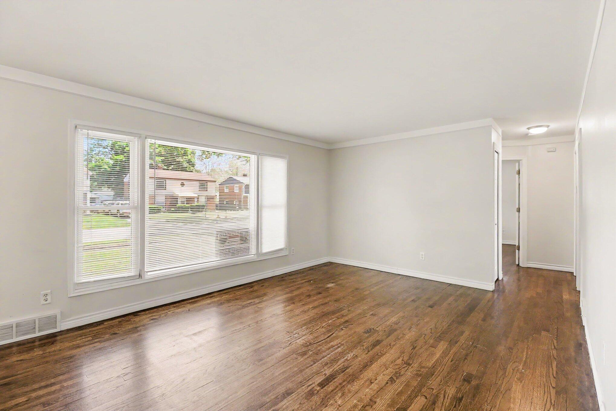 28691 Hales Street Property Photo 4