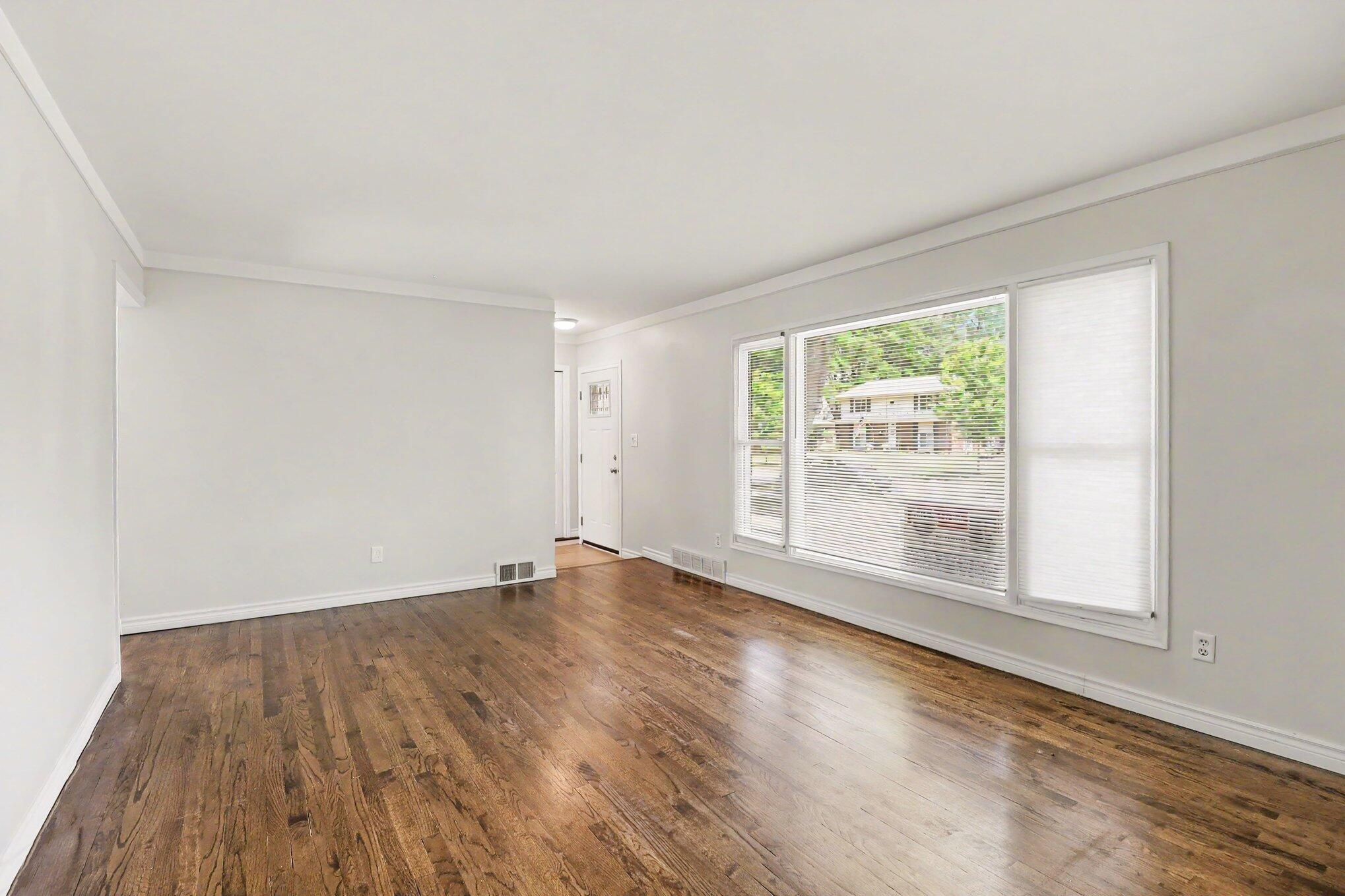 28691 Hales Street Property Photo 5
