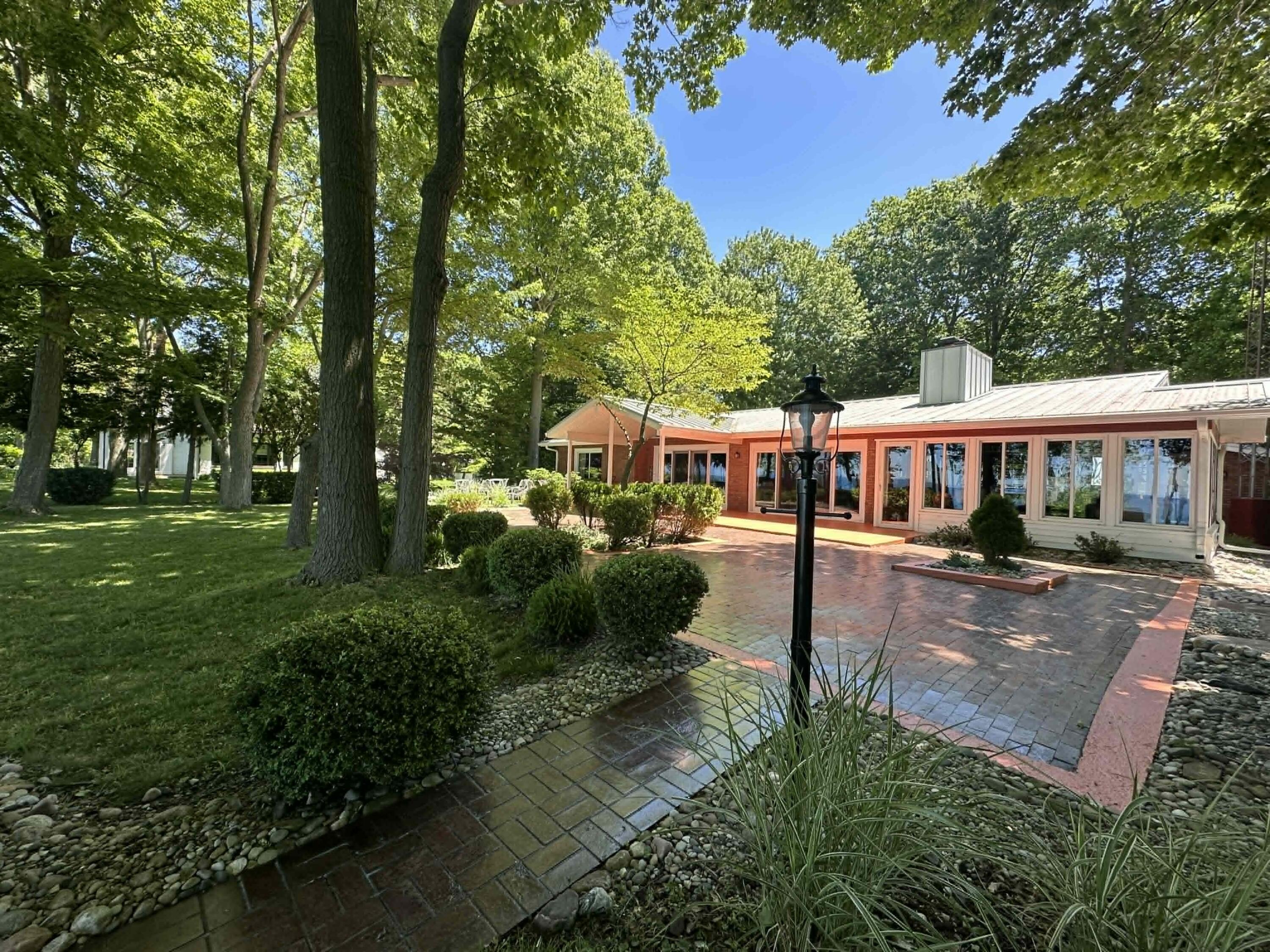 1716 W Benson Road Property Photo 4