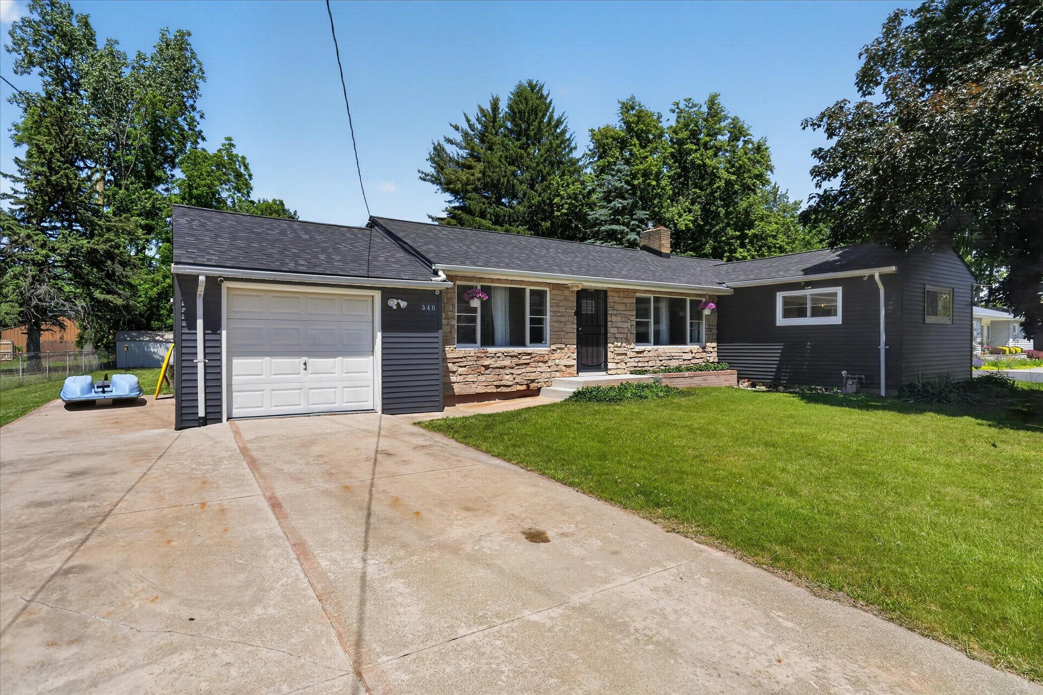 340 Lakeshore Drive Property Photo 2