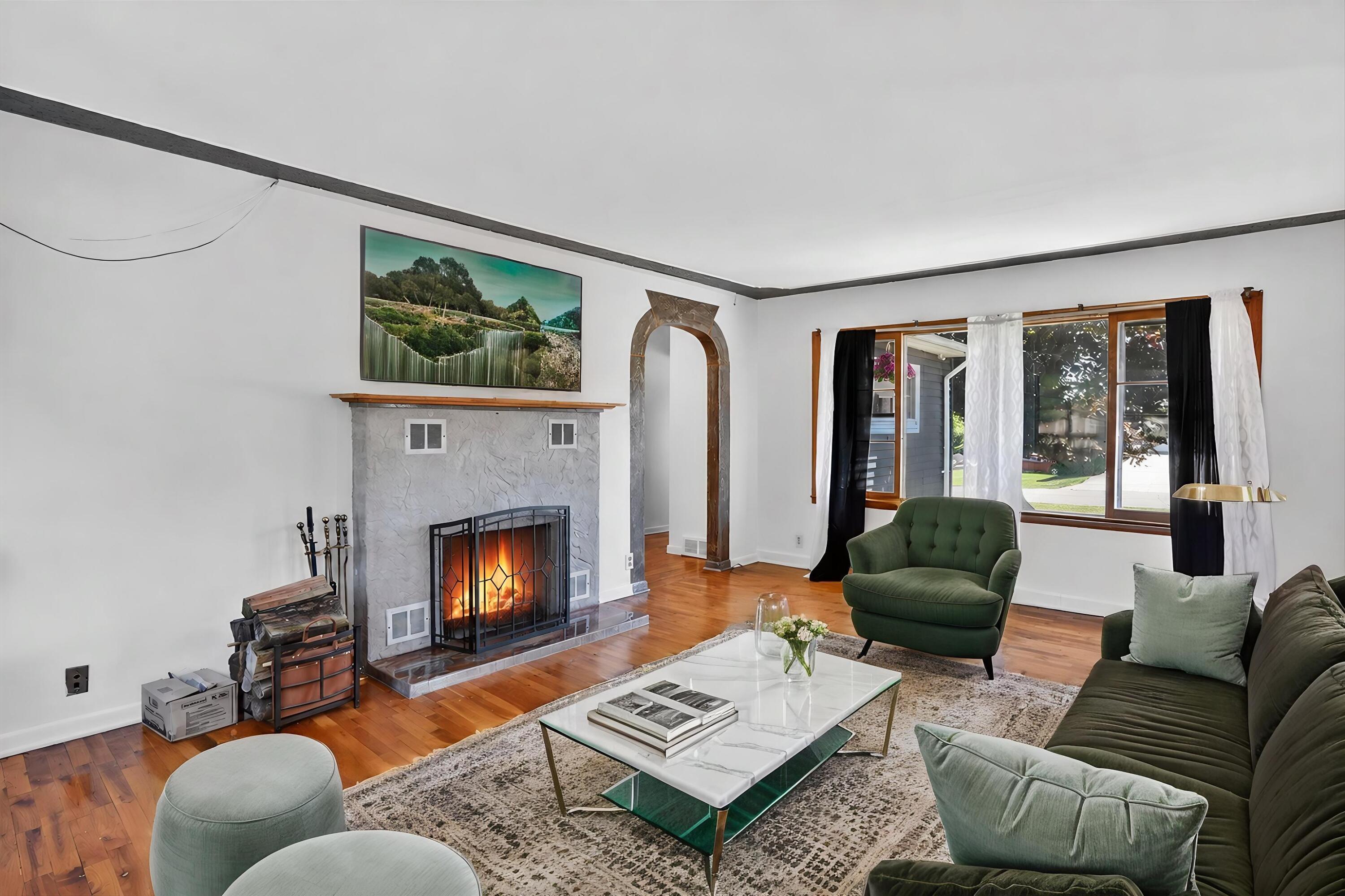 340 Lakeshore Drive Property Photo 4