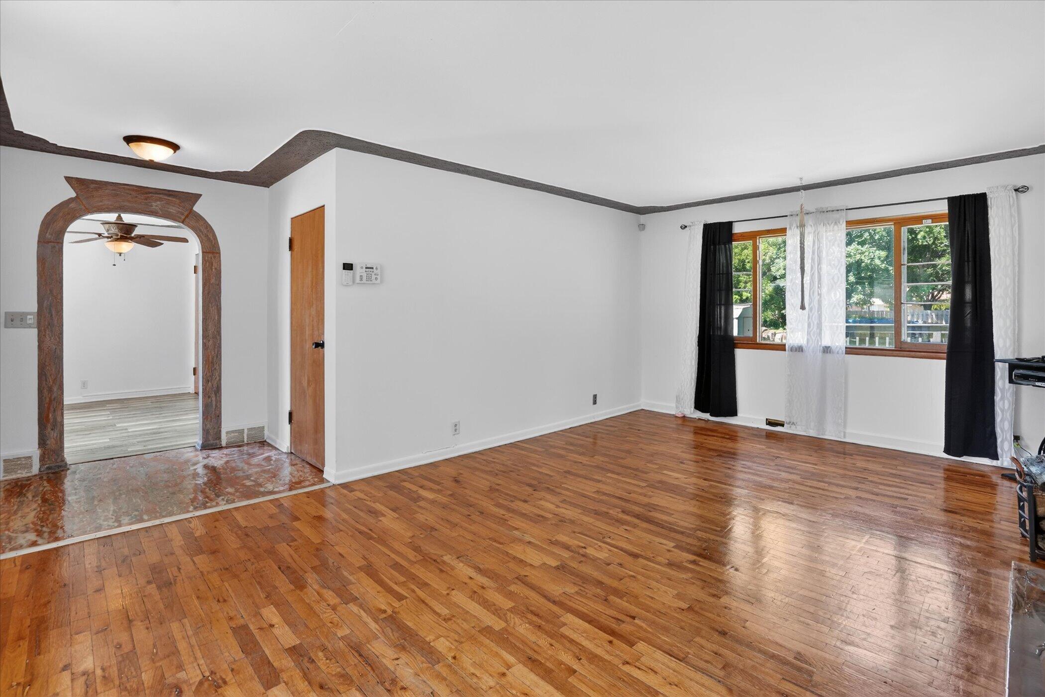 340 Lakeshore Drive Property Photo 5