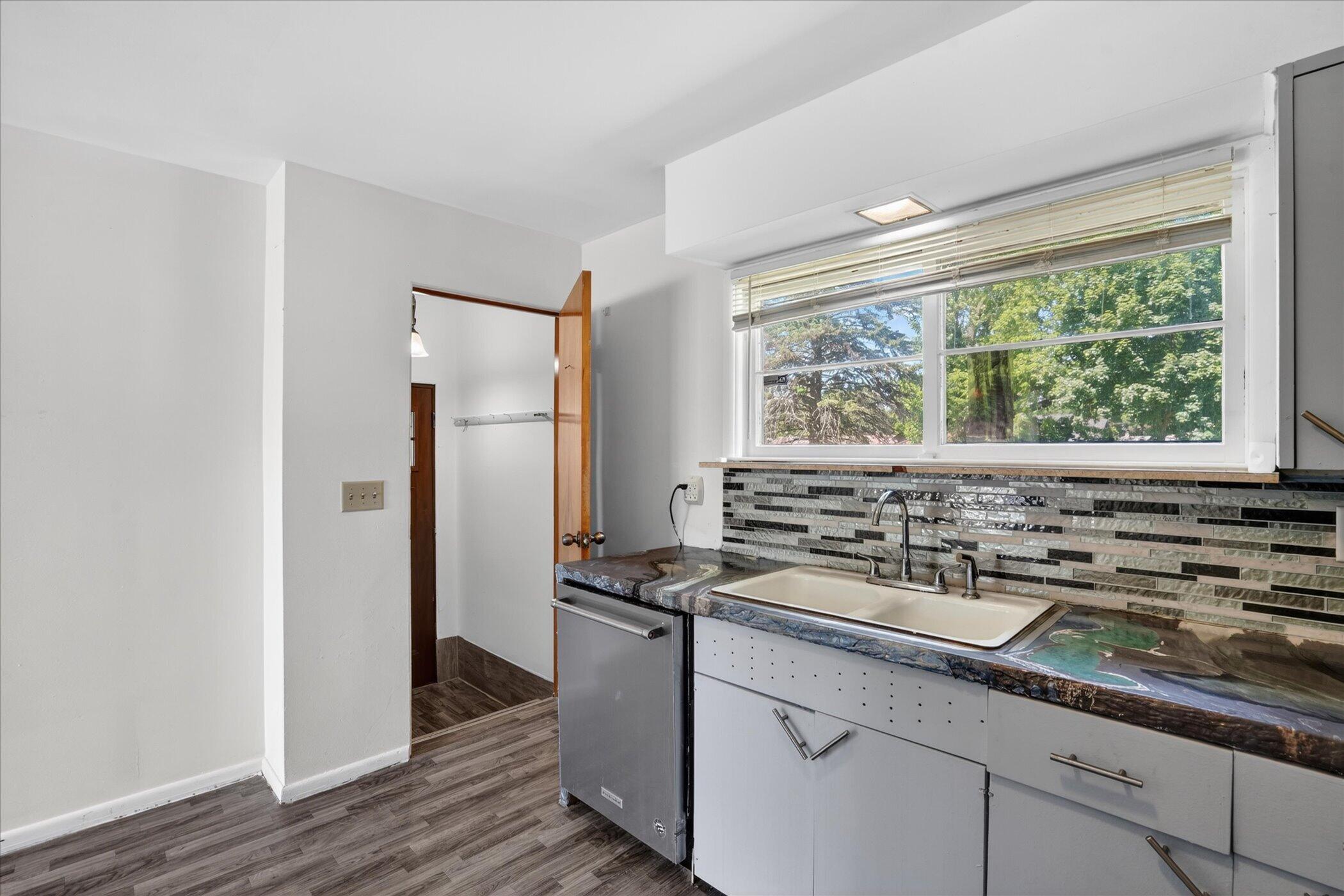 340 Lakeshore Drive Property Photo 7