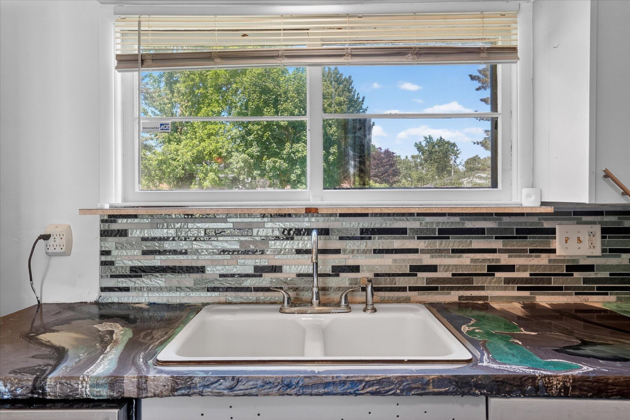 340 Lakeshore Drive Property Photo 8