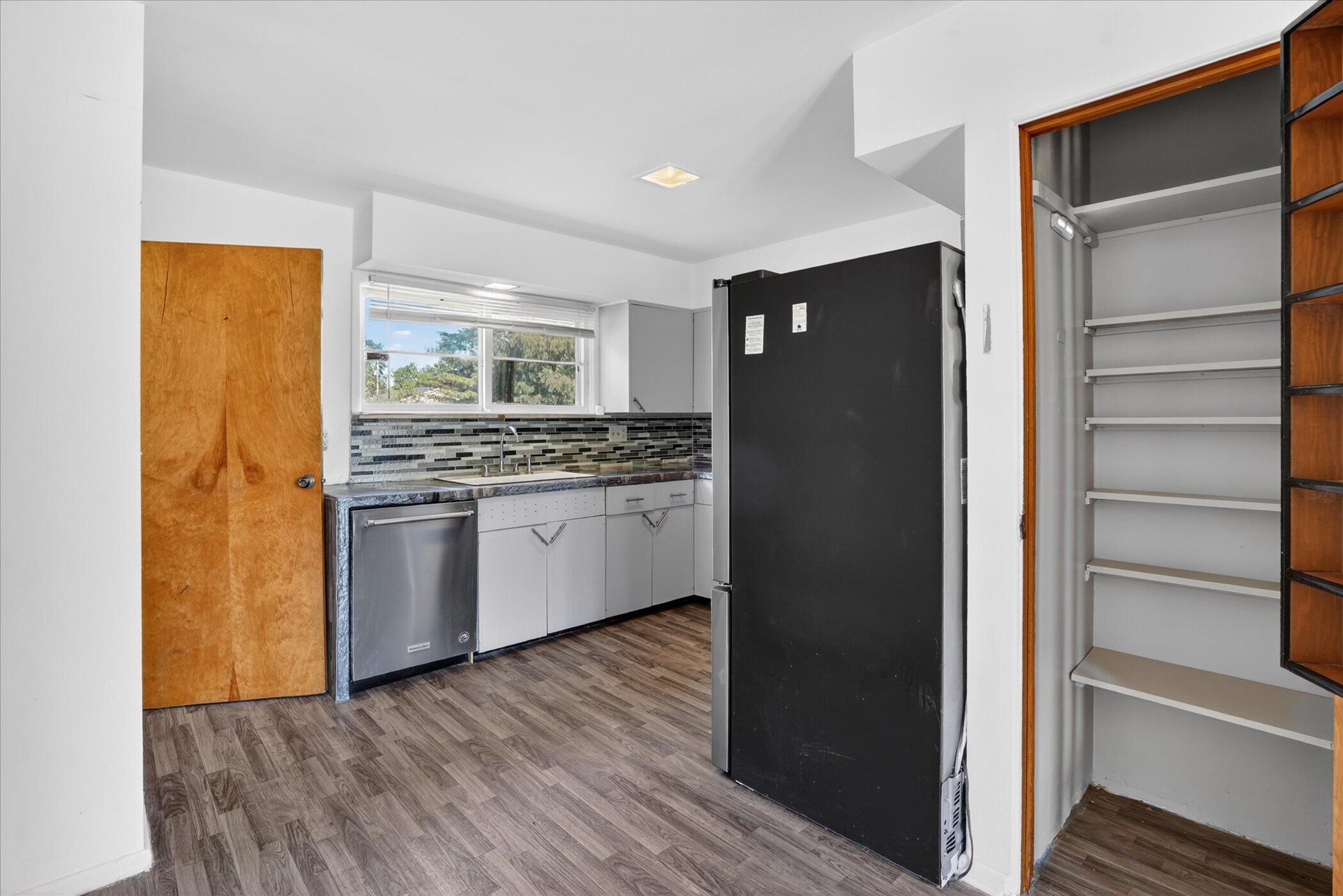 340 Lakeshore Drive Property Photo 9