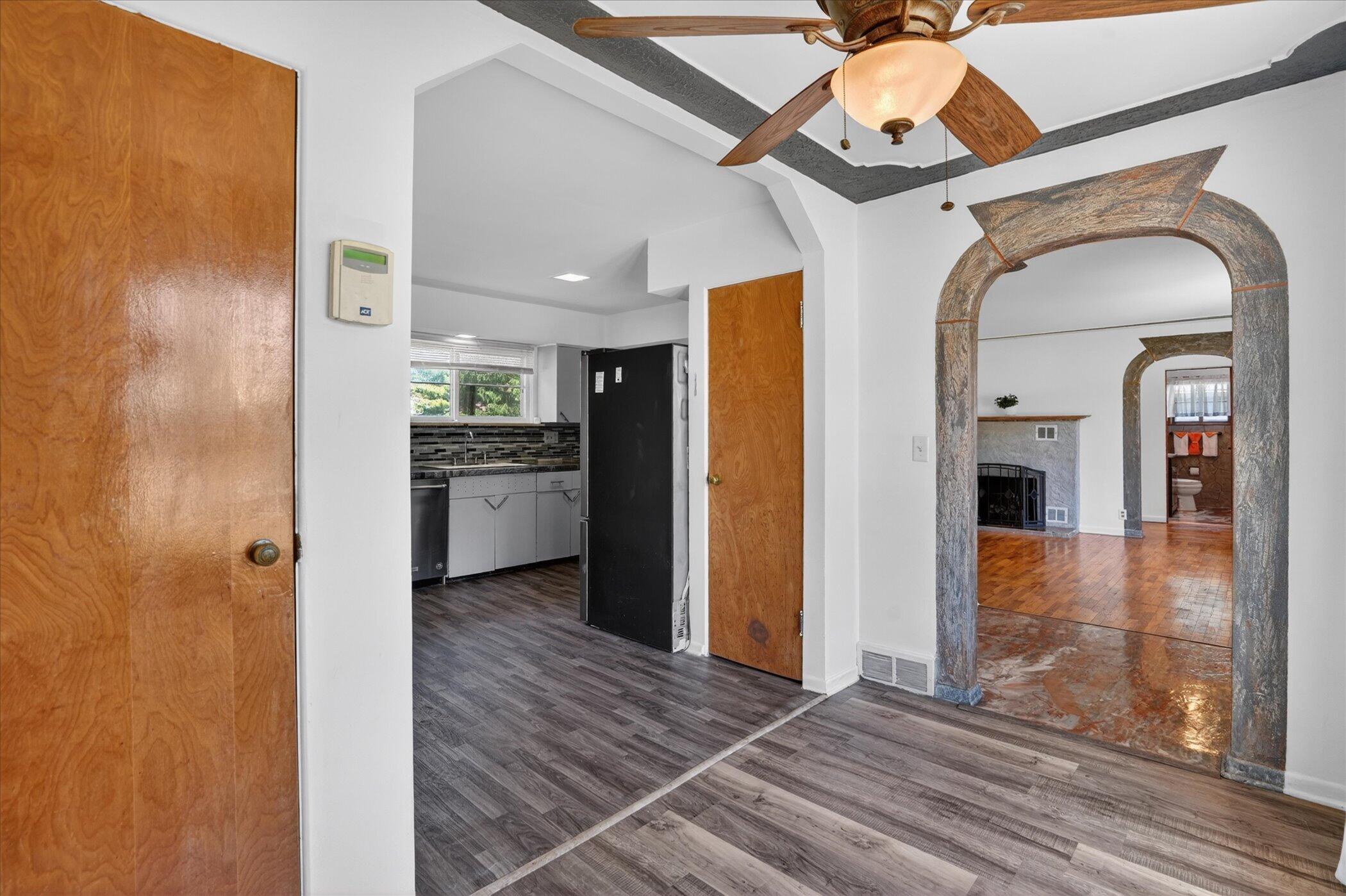 340 Lakeshore Drive Property Photo 11