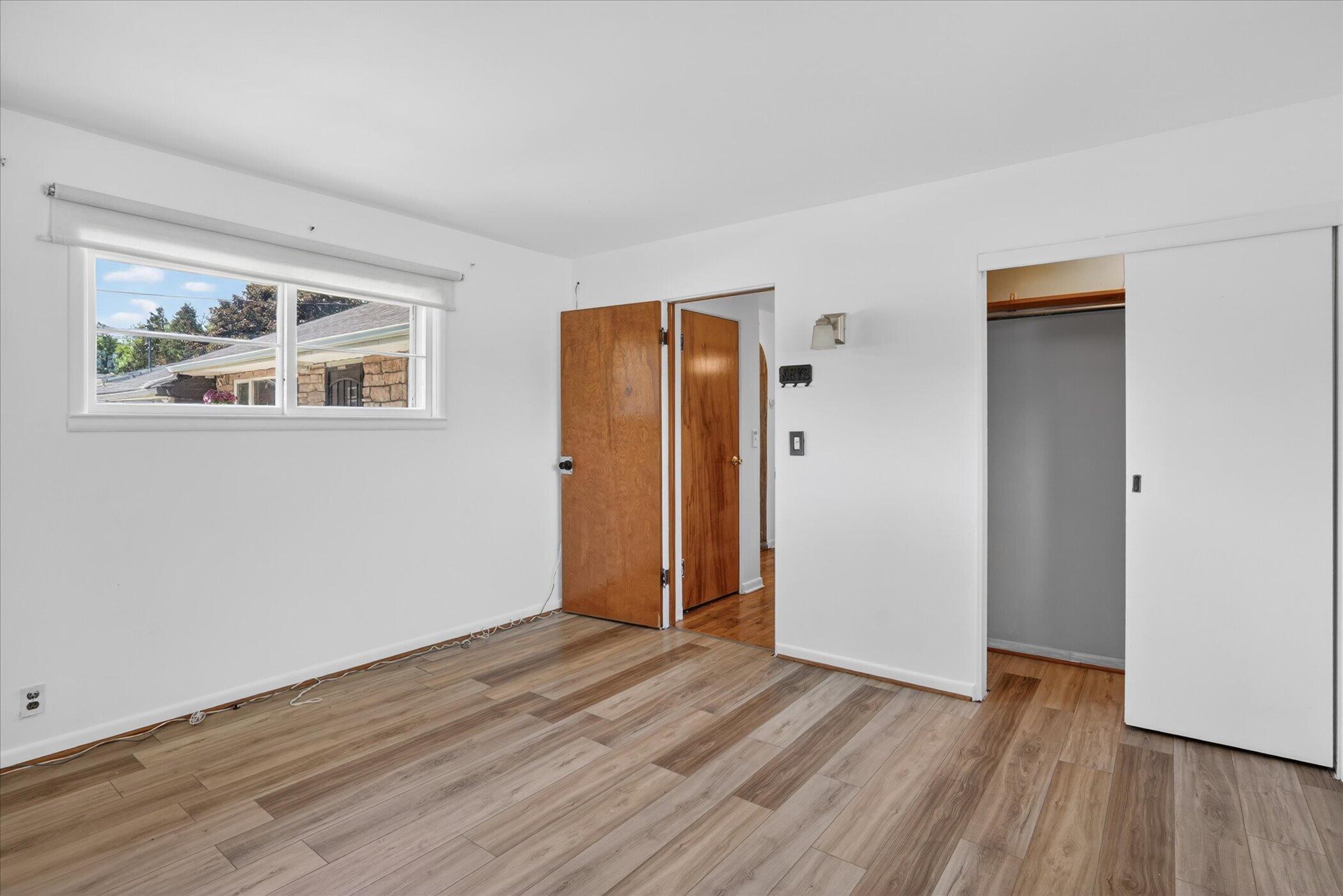340 Lakeshore Drive Property Photo 12