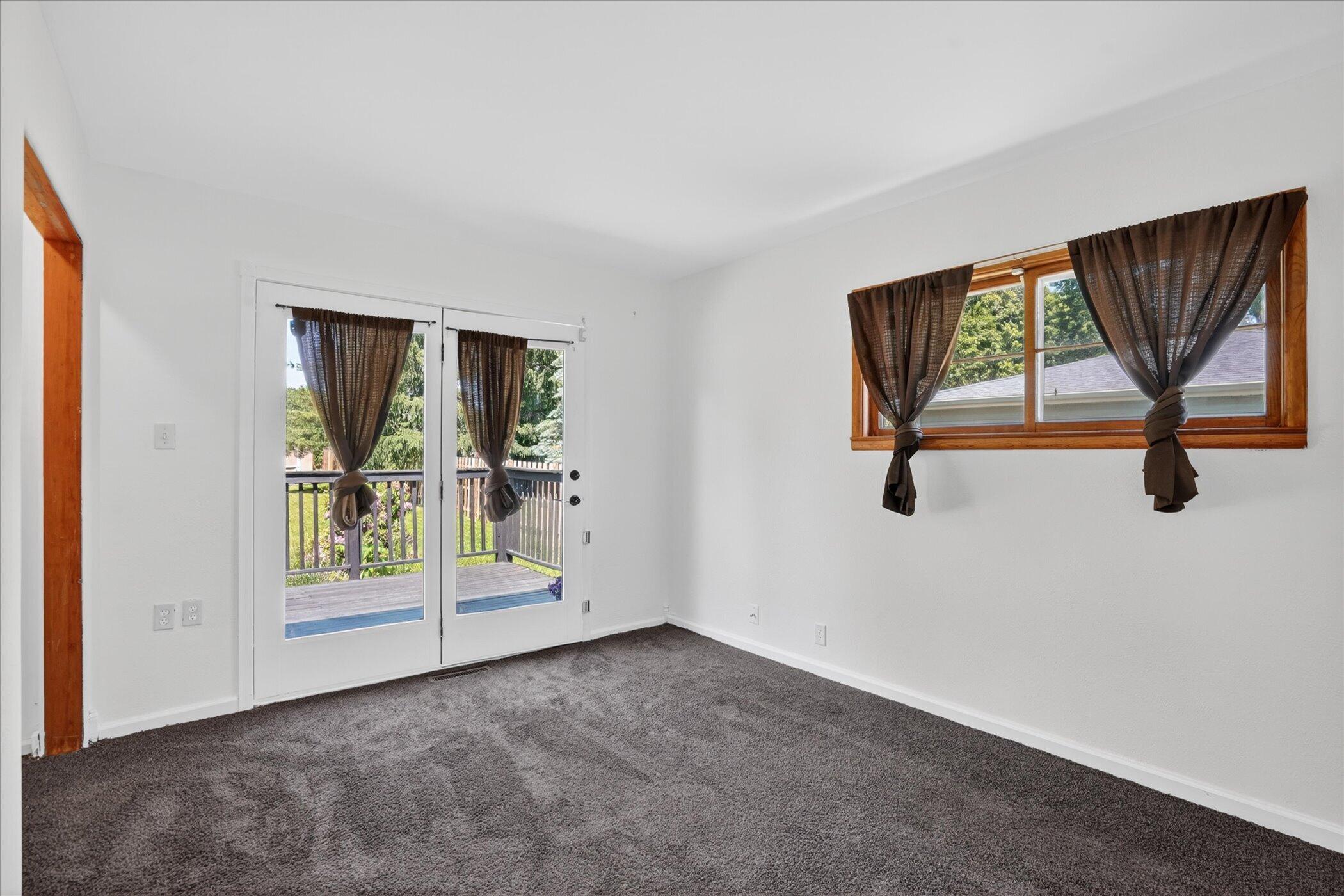 340 Lakeshore Drive Property Photo 16