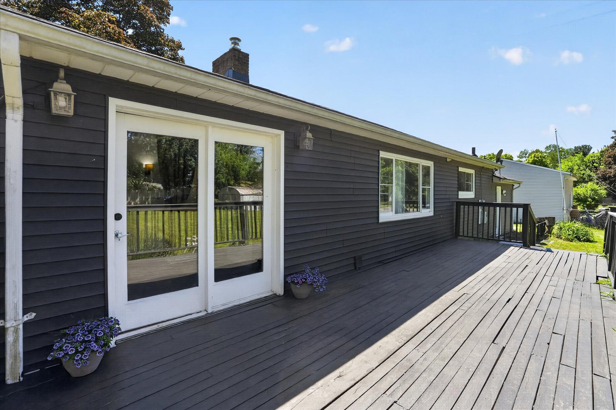 340 Lakeshore Drive Property Photo 29