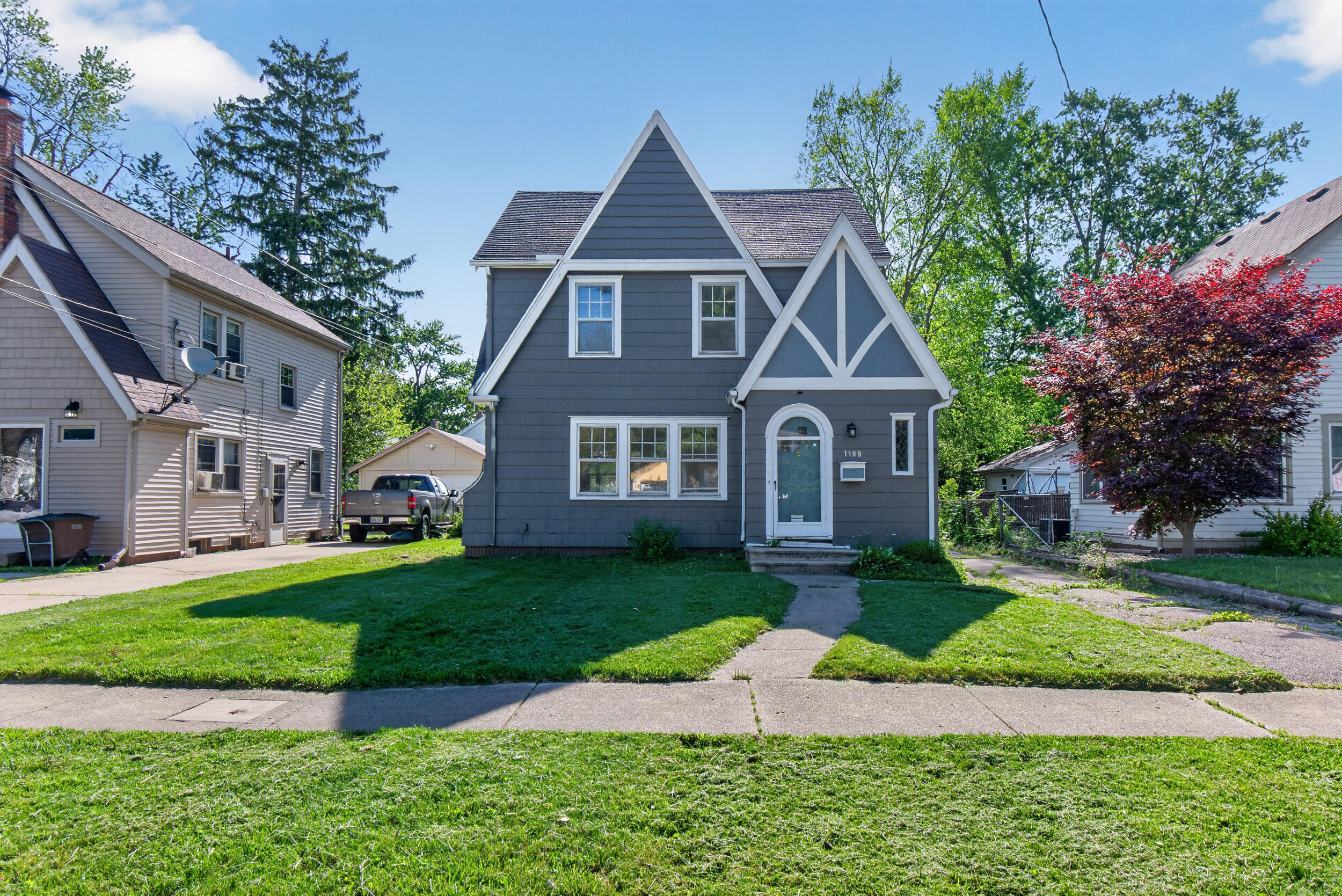 1109 S Webster Street Property Photo 1