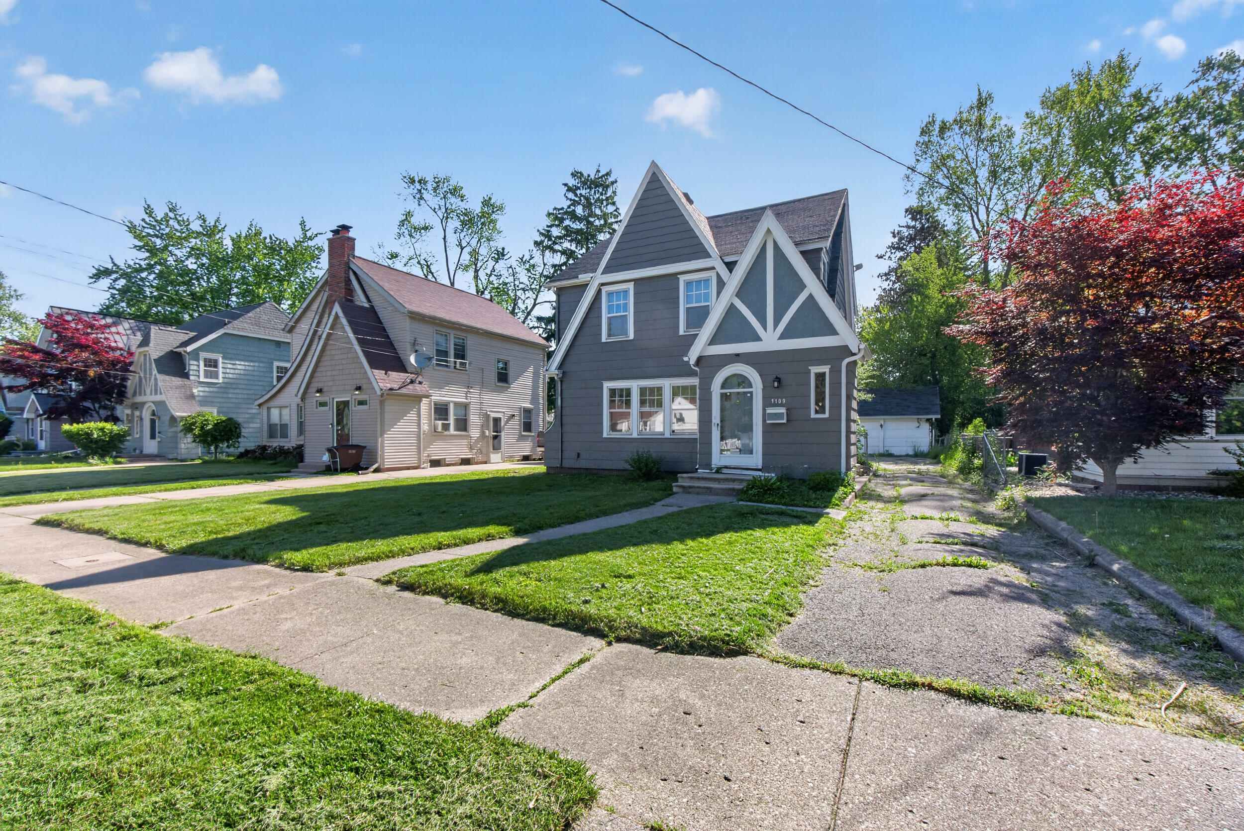 1109 S Webster Street Property Photo 2