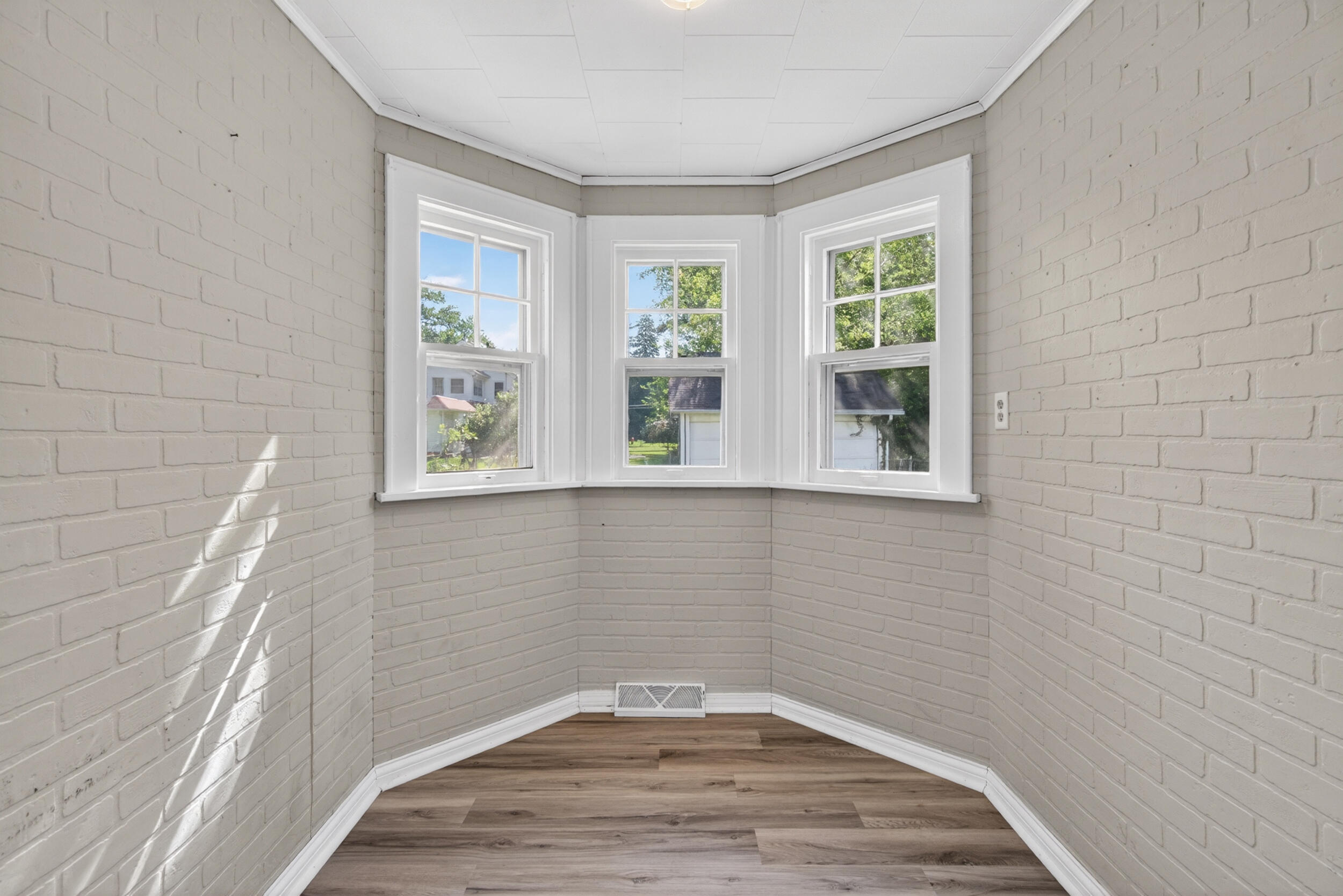 1109 S Webster Street Property Photo 17