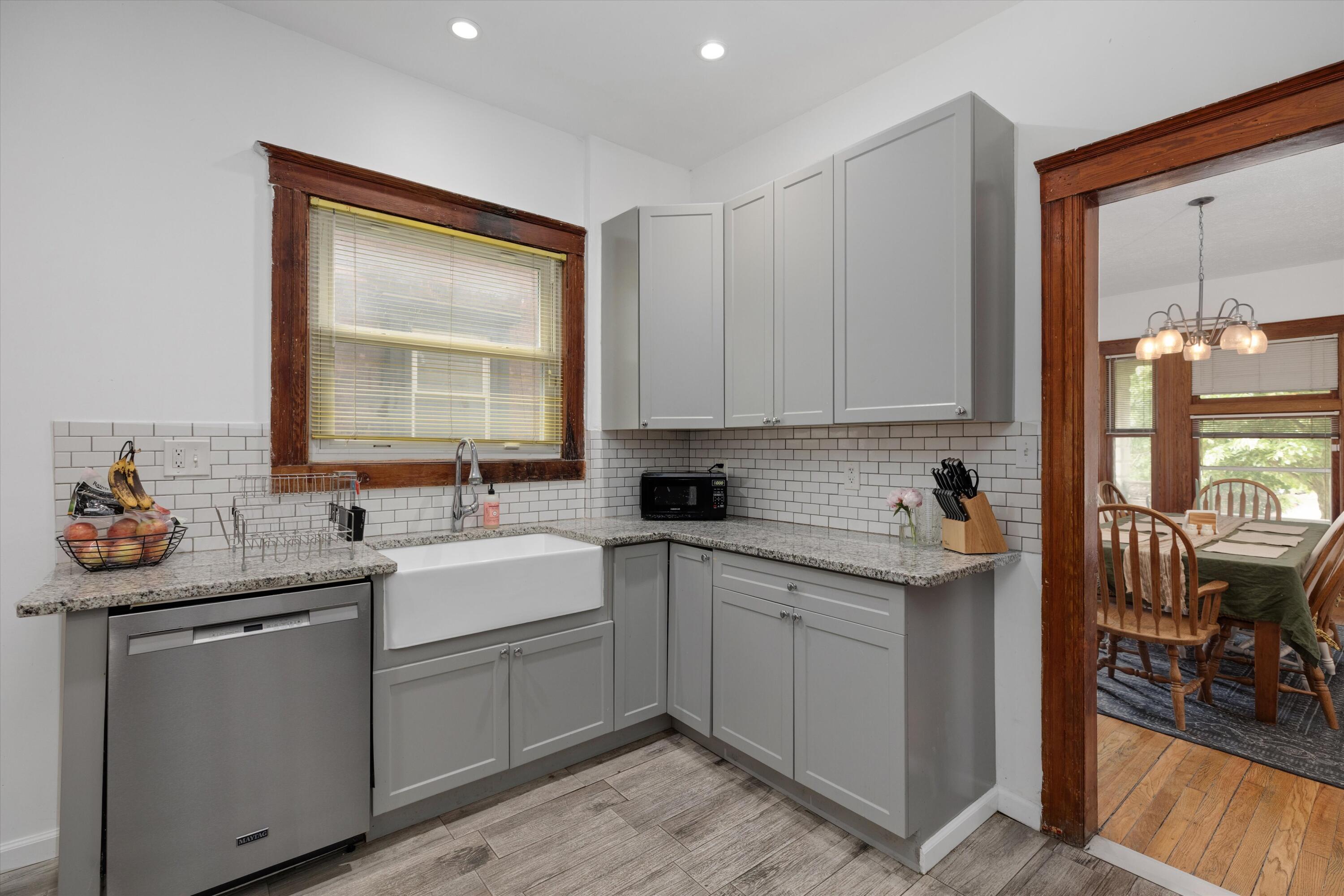 418 King Street Property Photo 12