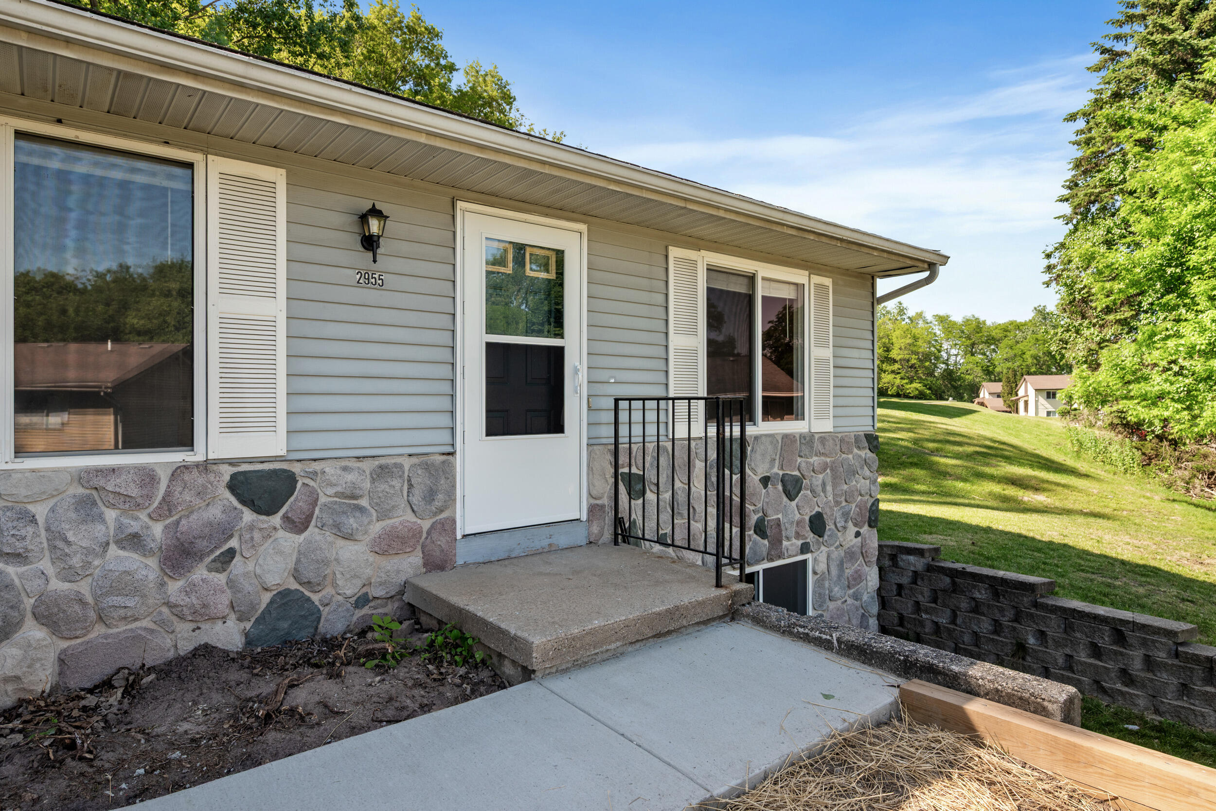 2955 Englewood Avenue Se Property Photo 2