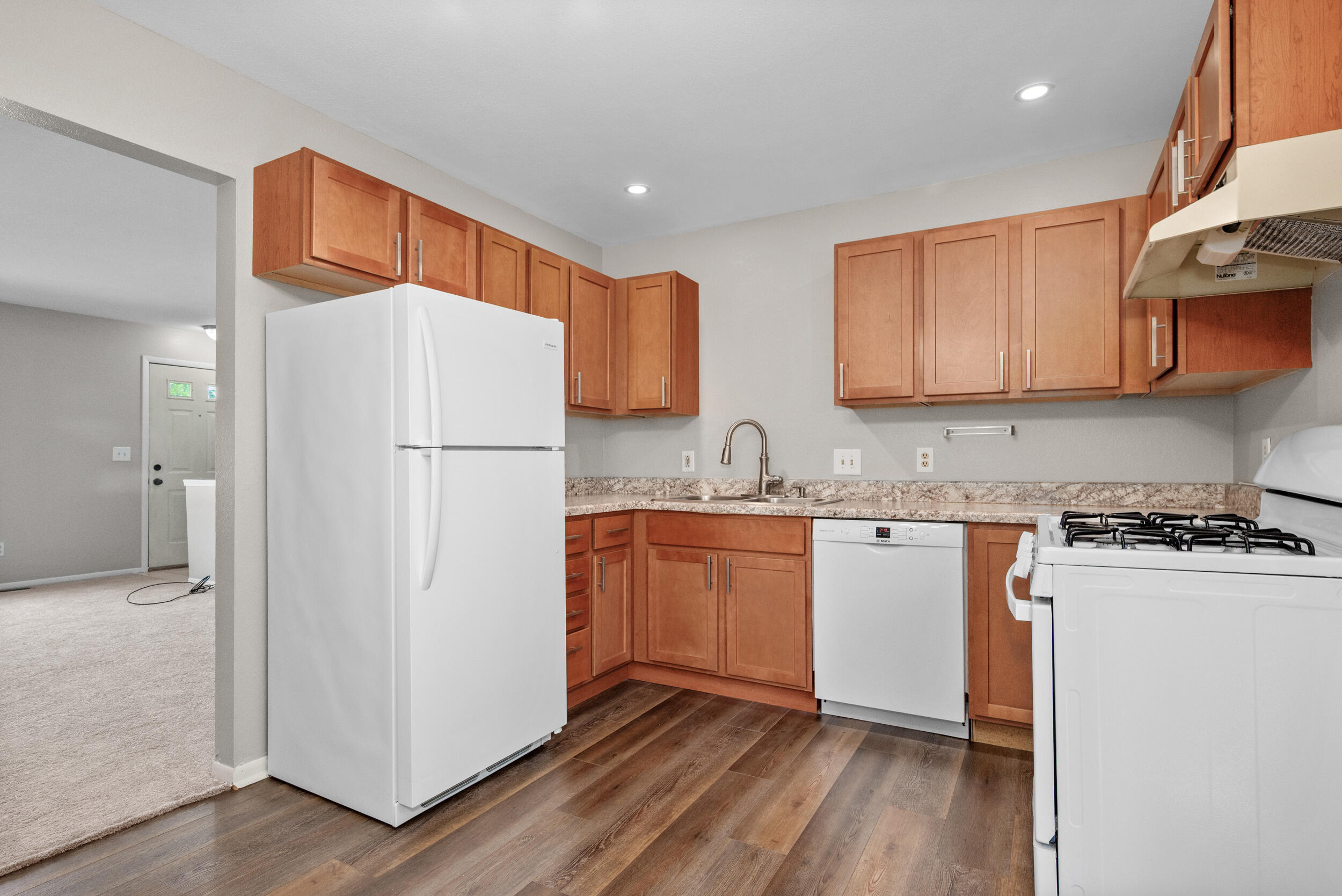 2955 Englewood Avenue Se Property Photo 6