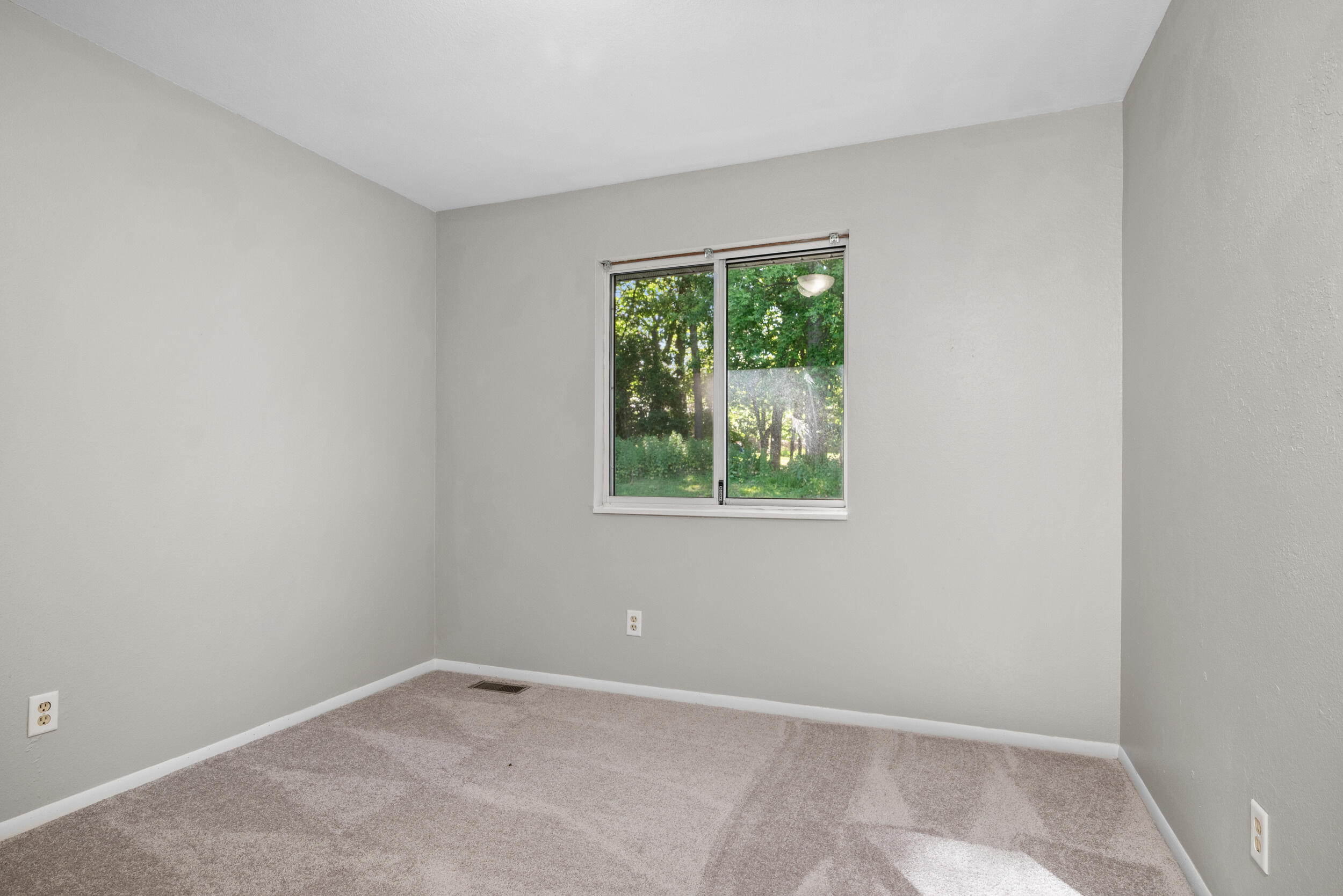 2955 Englewood Avenue Se Property Photo 10
