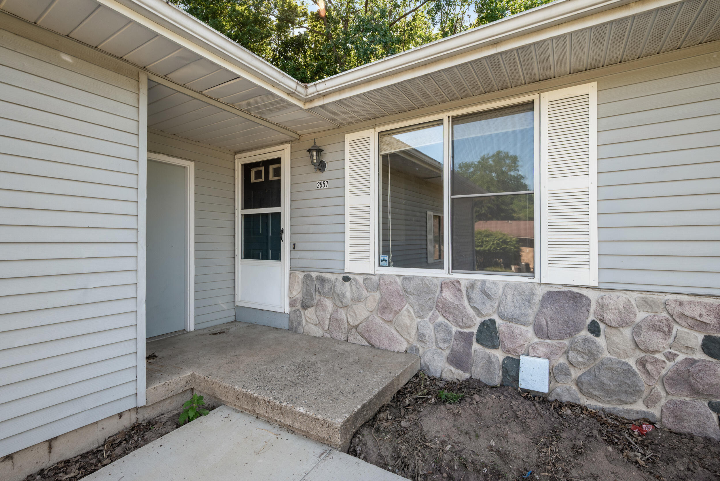 2957 Englewood Avenue Se Property Photo 2
