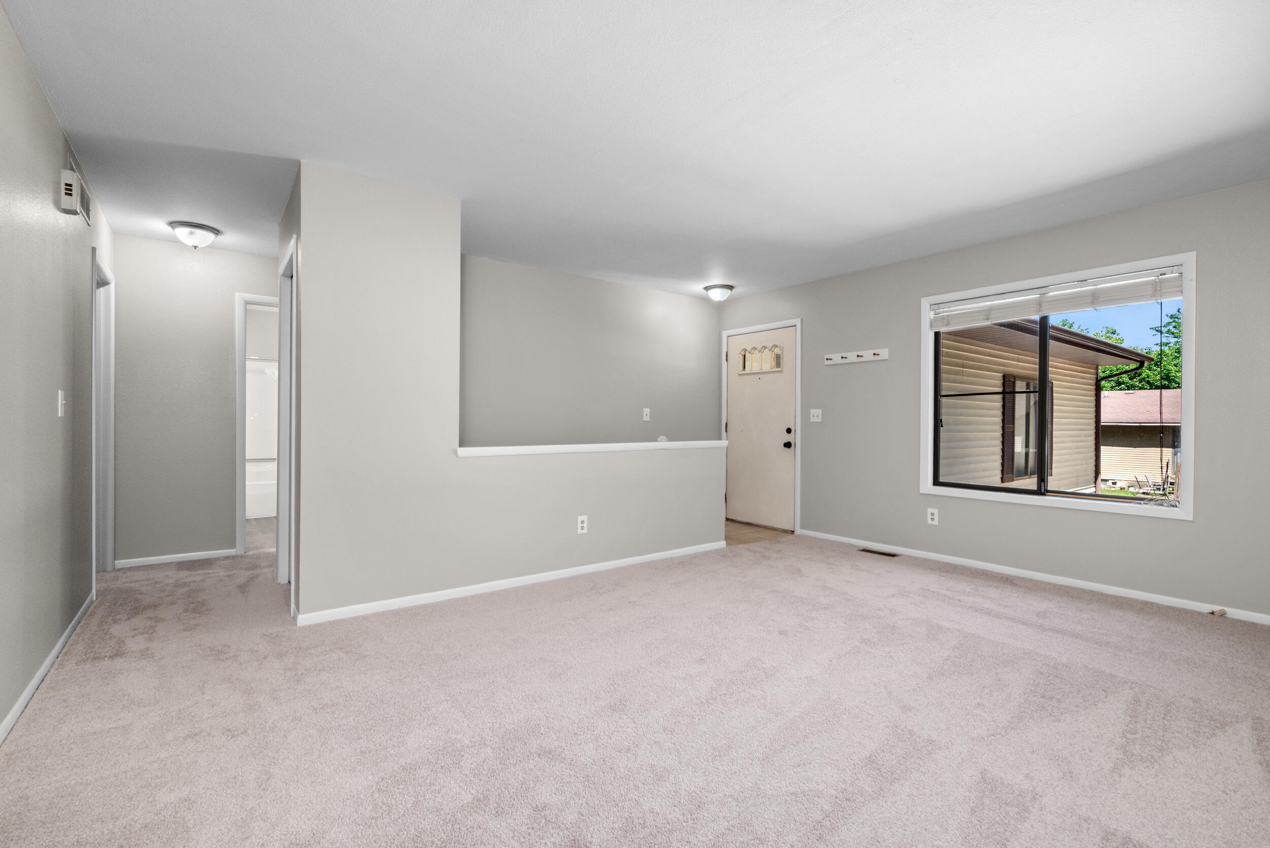 2965 Englewood Avenue Se Property Photo 3