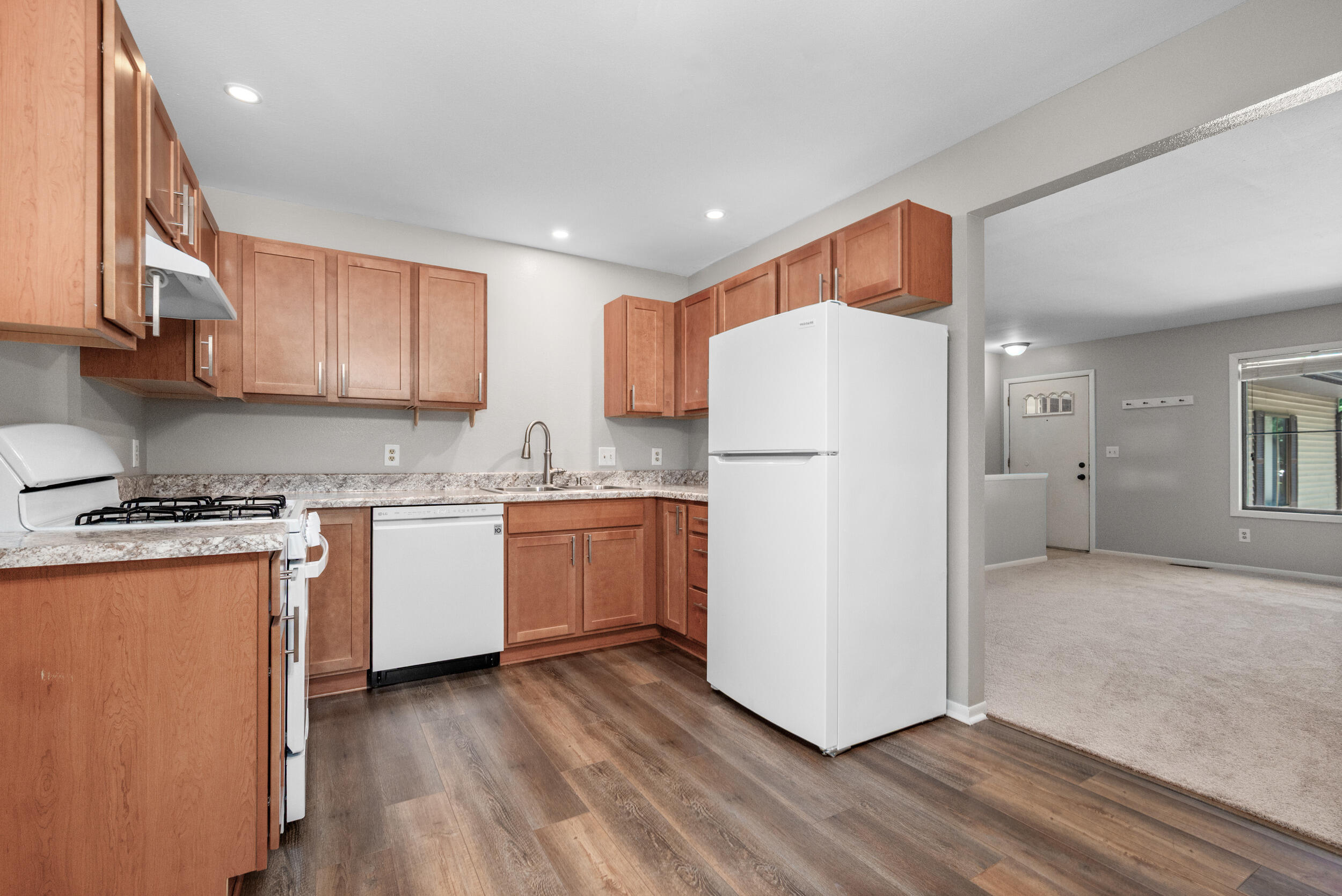 2965 Englewood Avenue Se Property Photo 6