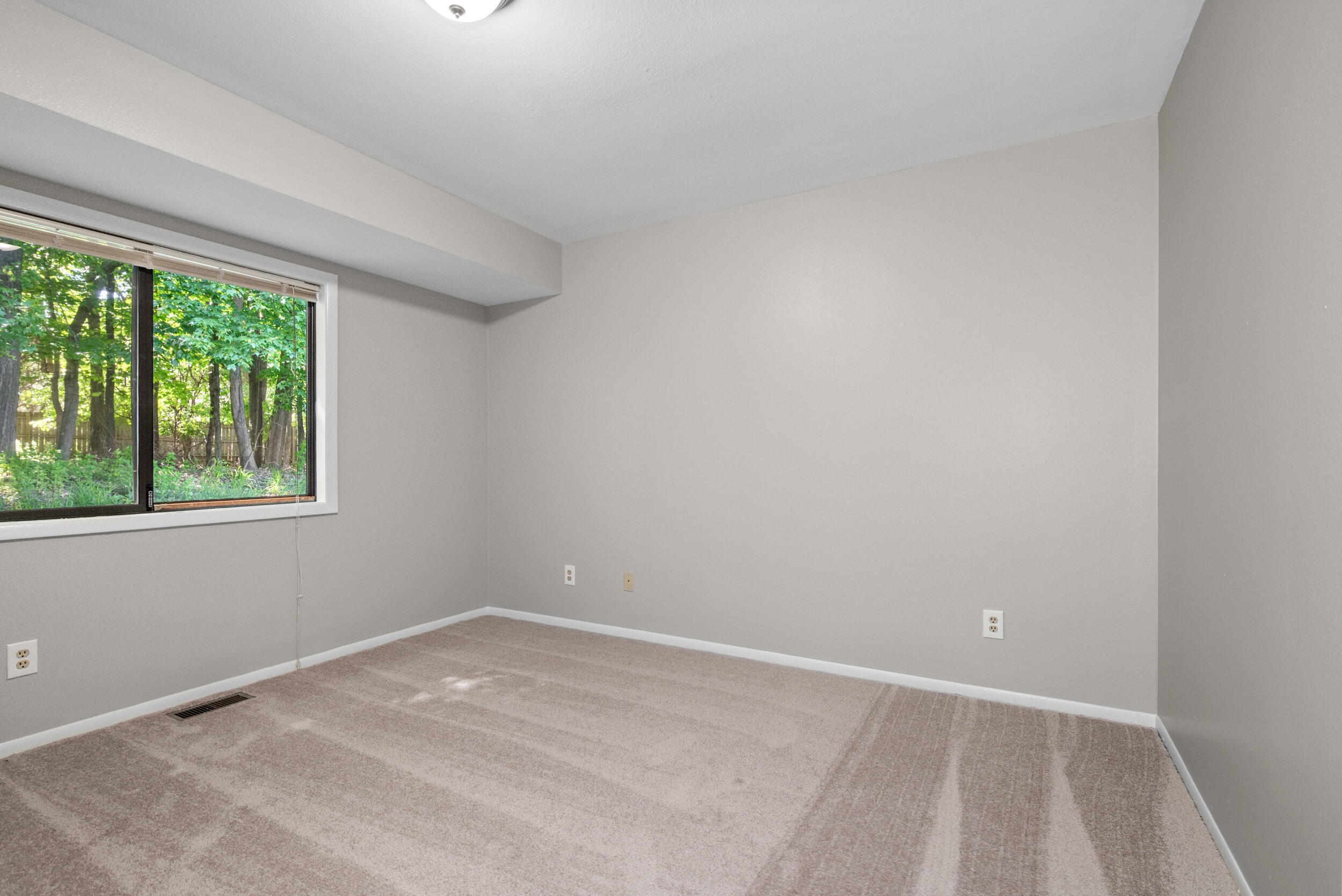 2965 Englewood Avenue Se Property Photo 8