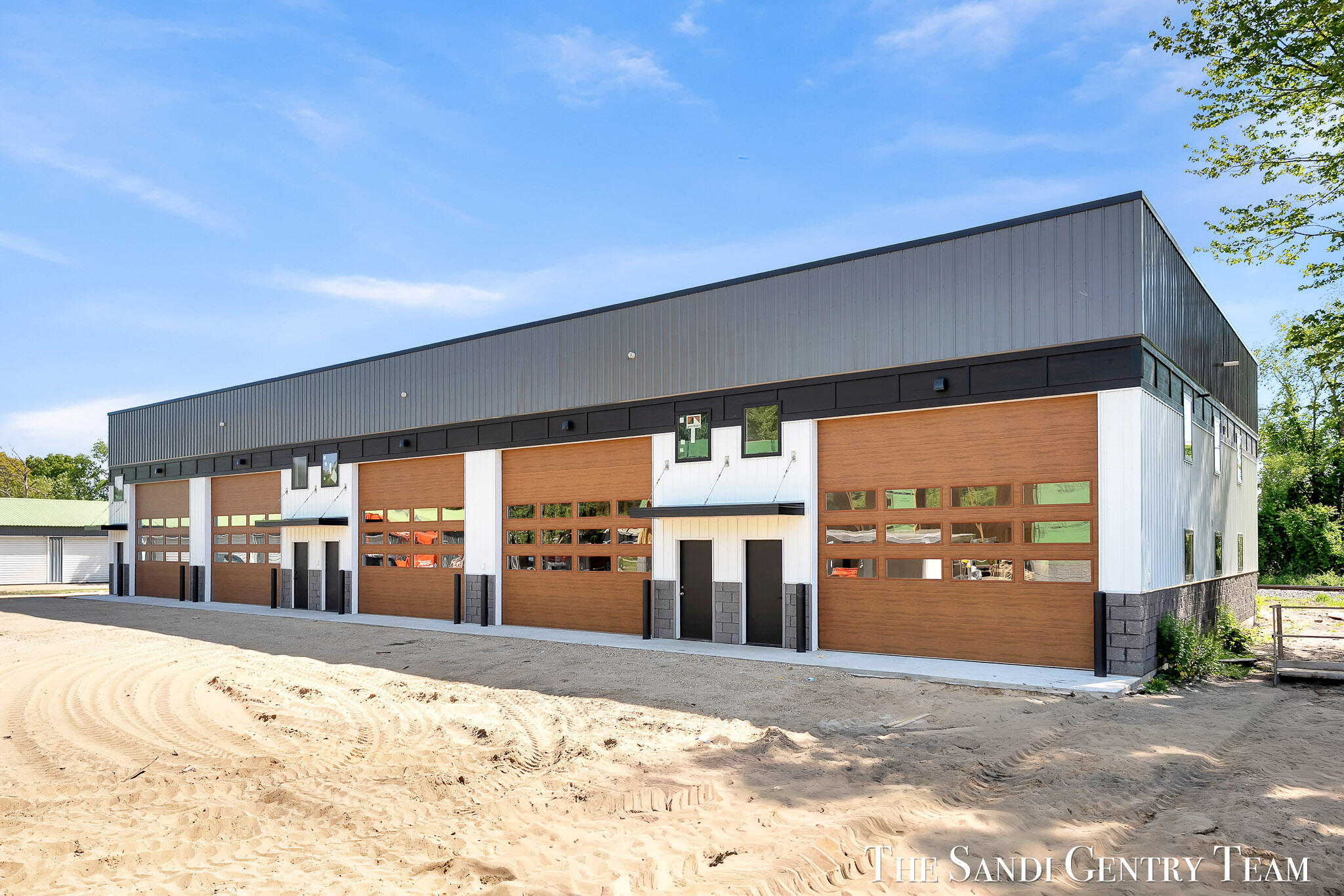 1500 Kooiman Avenue 9 Property Photo 2