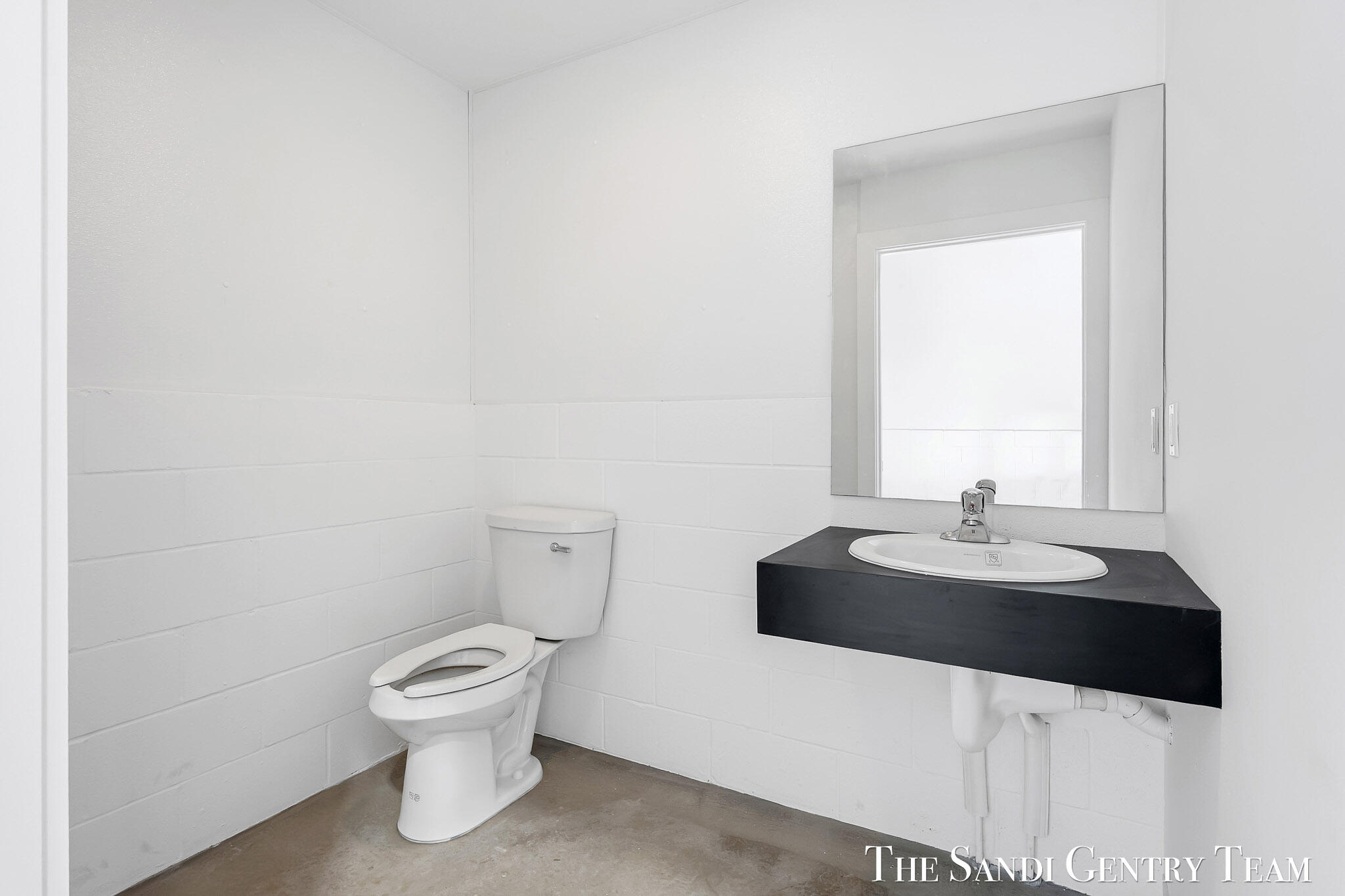 1500 Kooiman Avenue 9 Property Photo 8