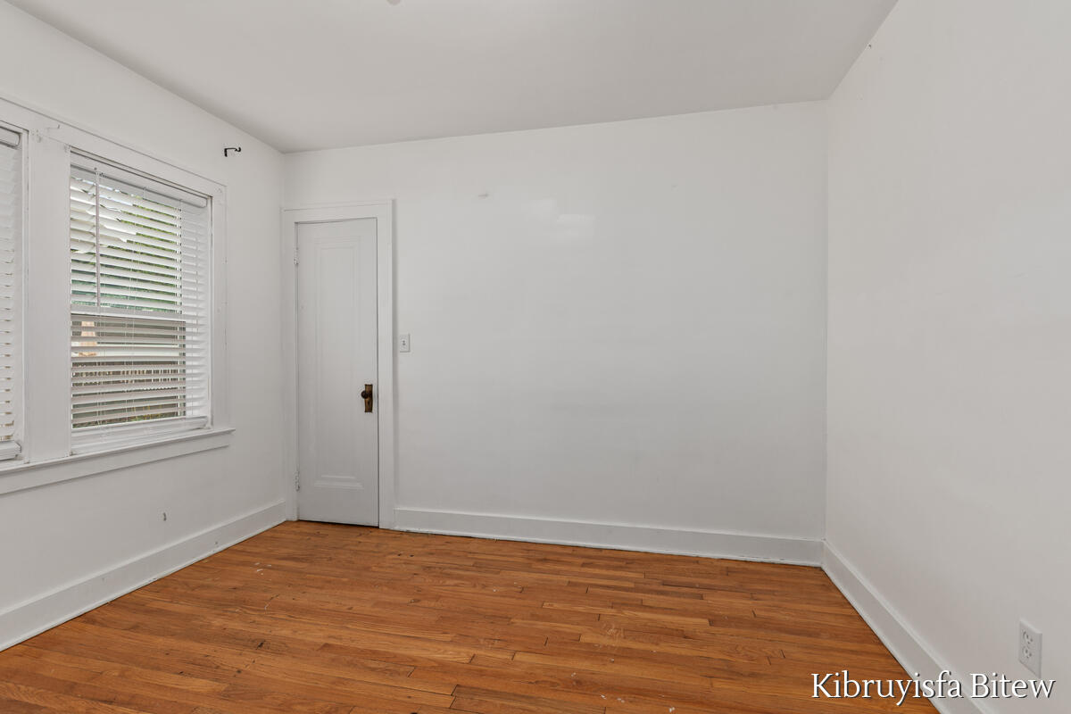 2453 Byron Center Avenue Sw Property Photo 9