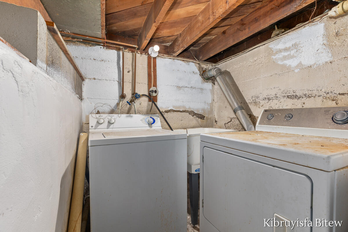 2453 Byron Center Avenue Sw Property Photo 17