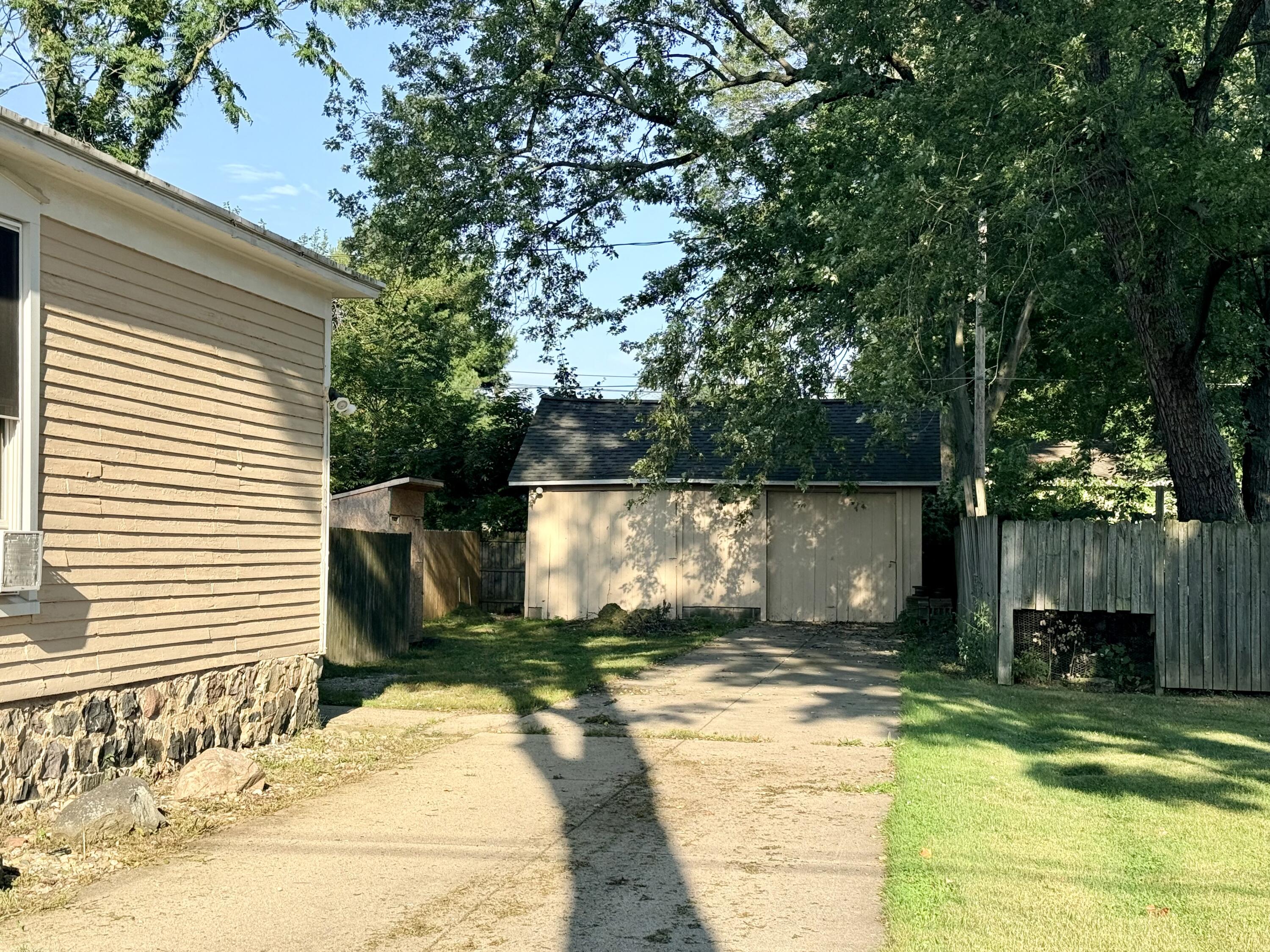 711 Maple Street Property Photo 22