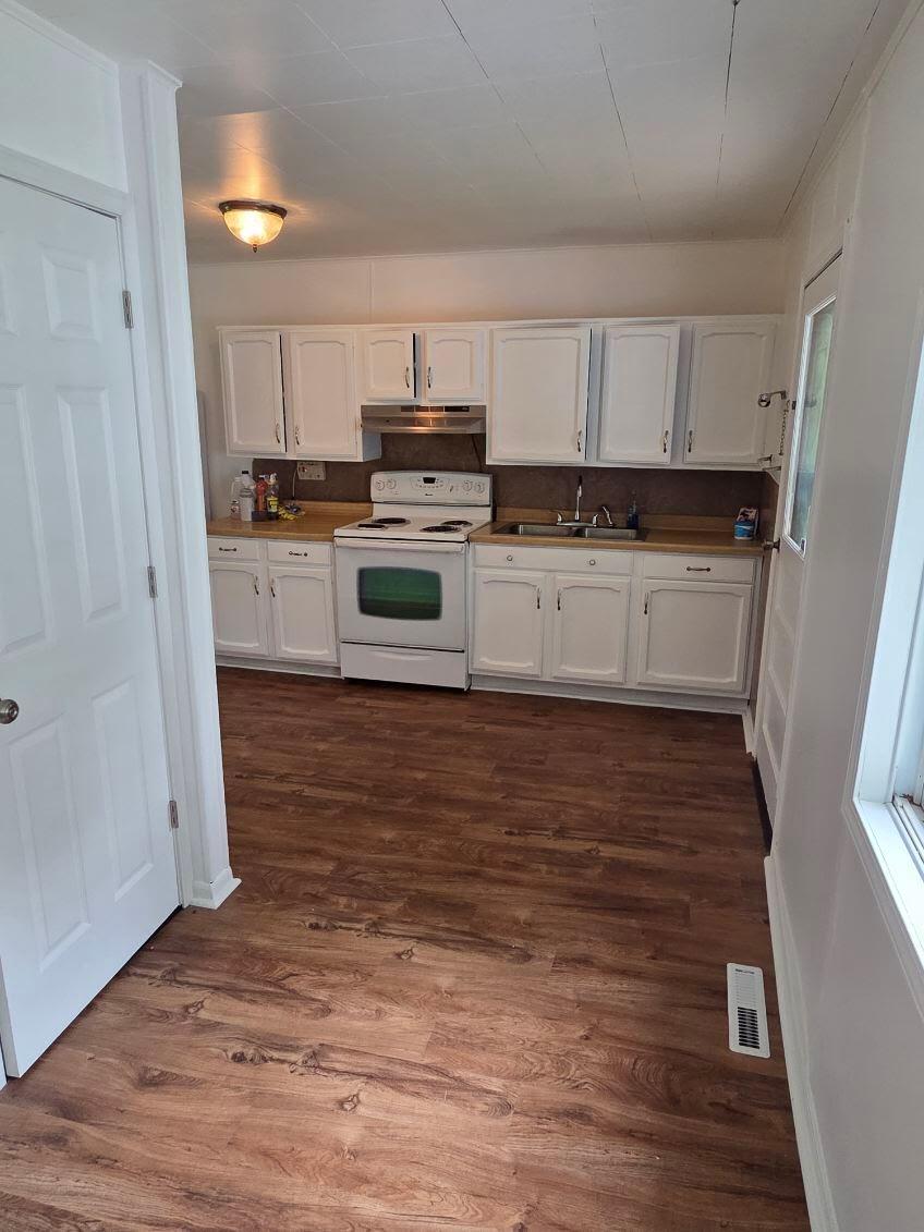 6980 Wooster Road Property Photo 4