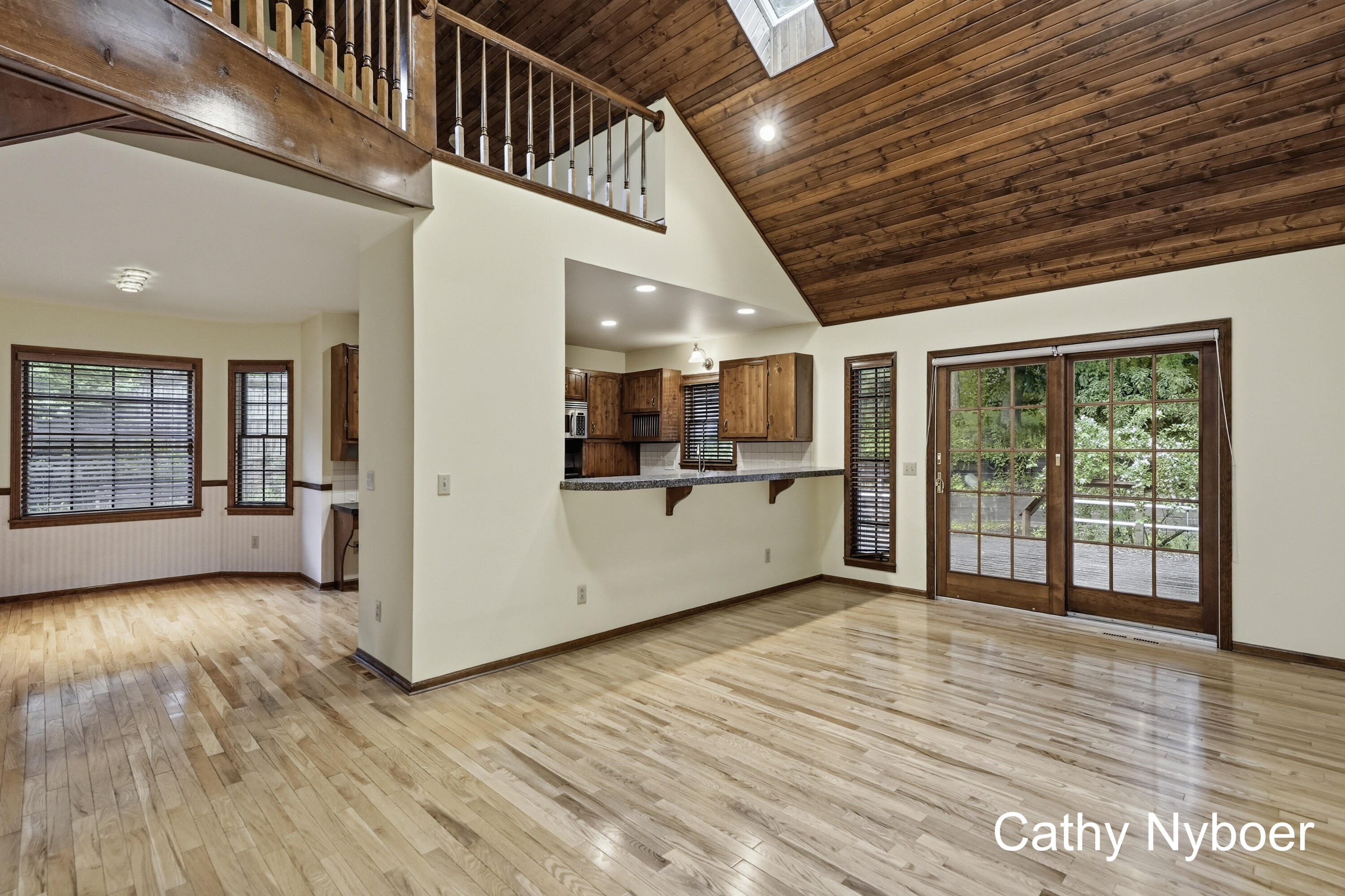 13462 Lakeshore Avenue Property Photo 7