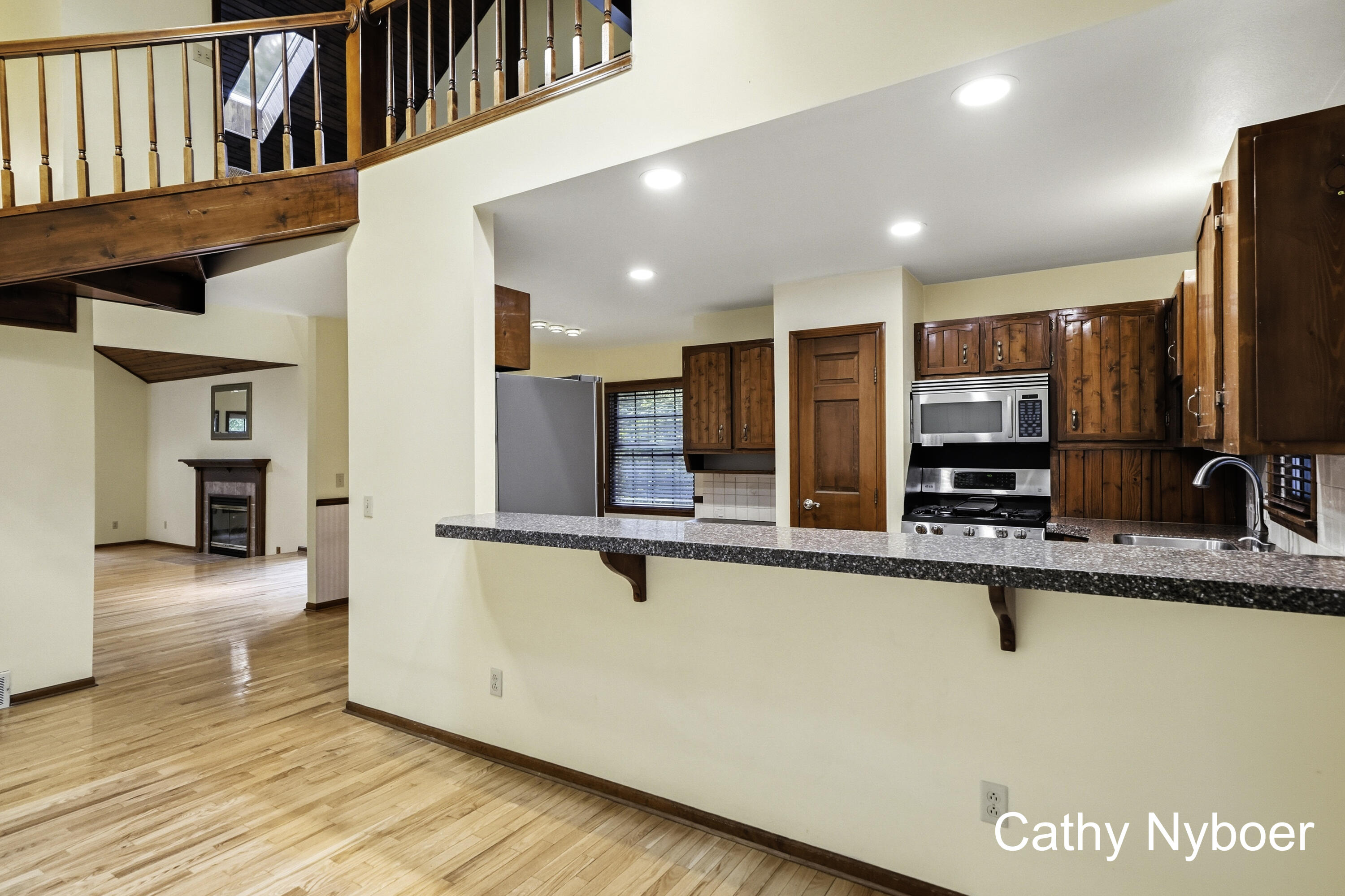 13462 Lakeshore Avenue Property Photo 8