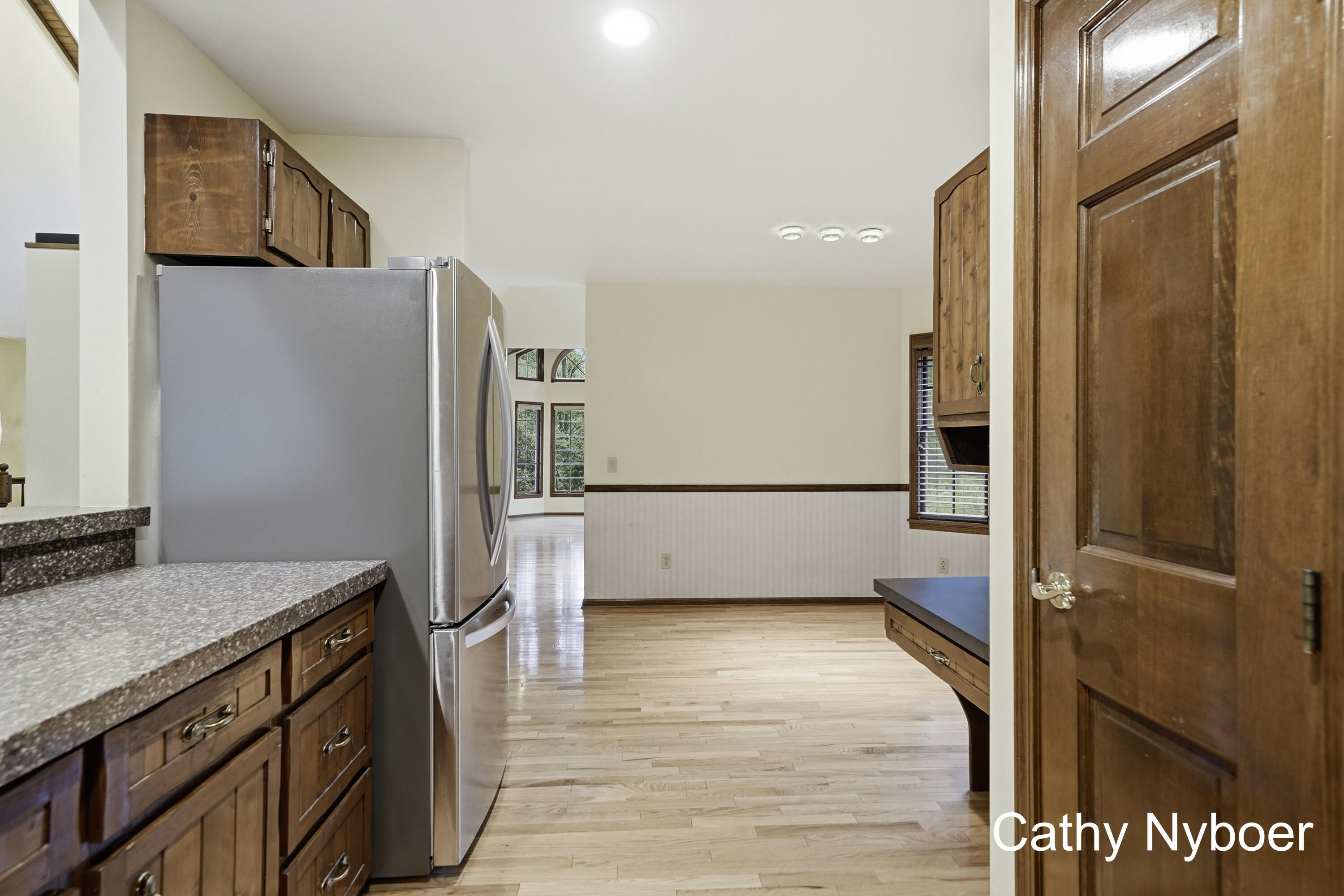 13462 Lakeshore Avenue Property Photo 16
