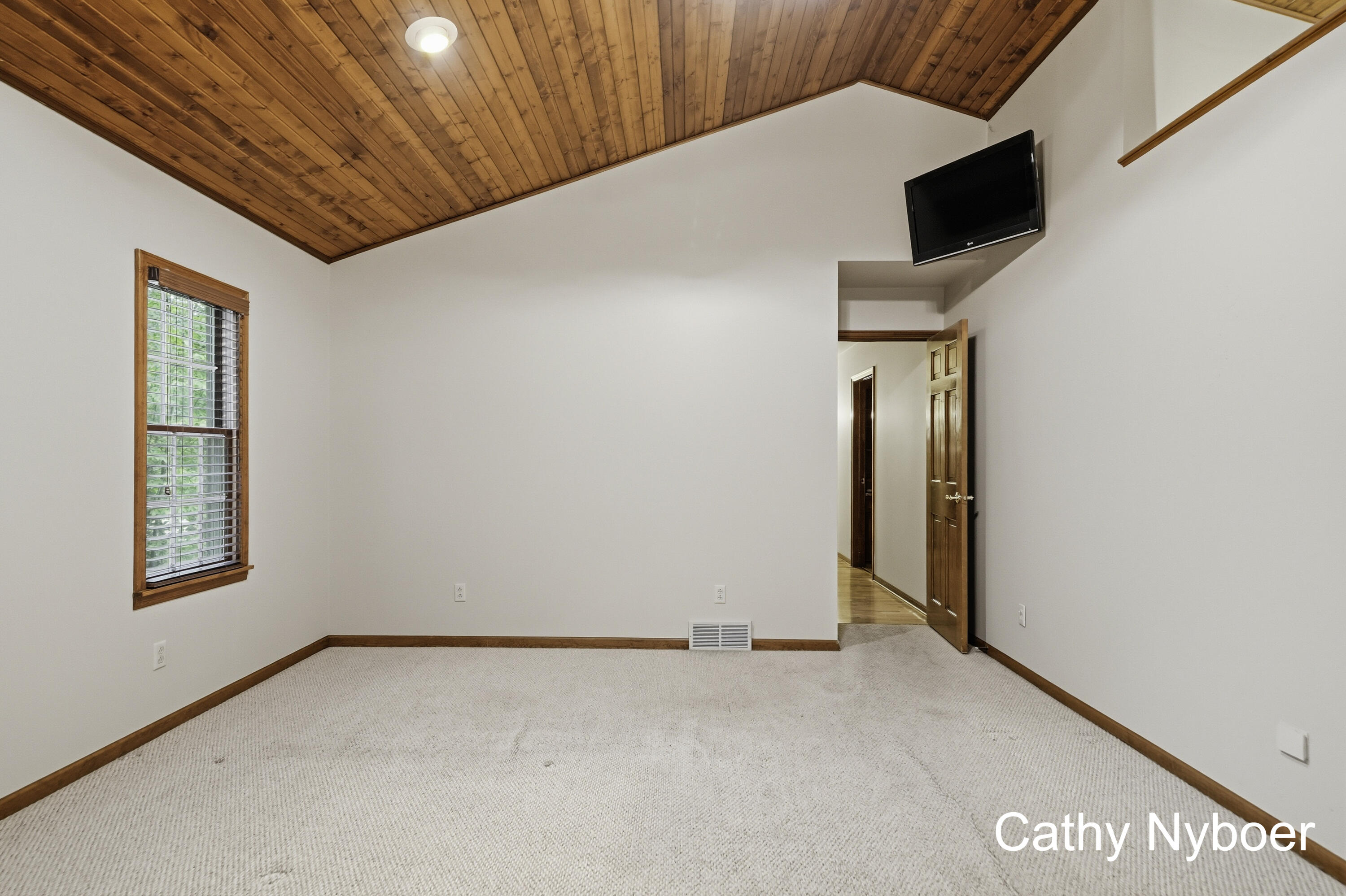 13462 Lakeshore Avenue Property Photo 18