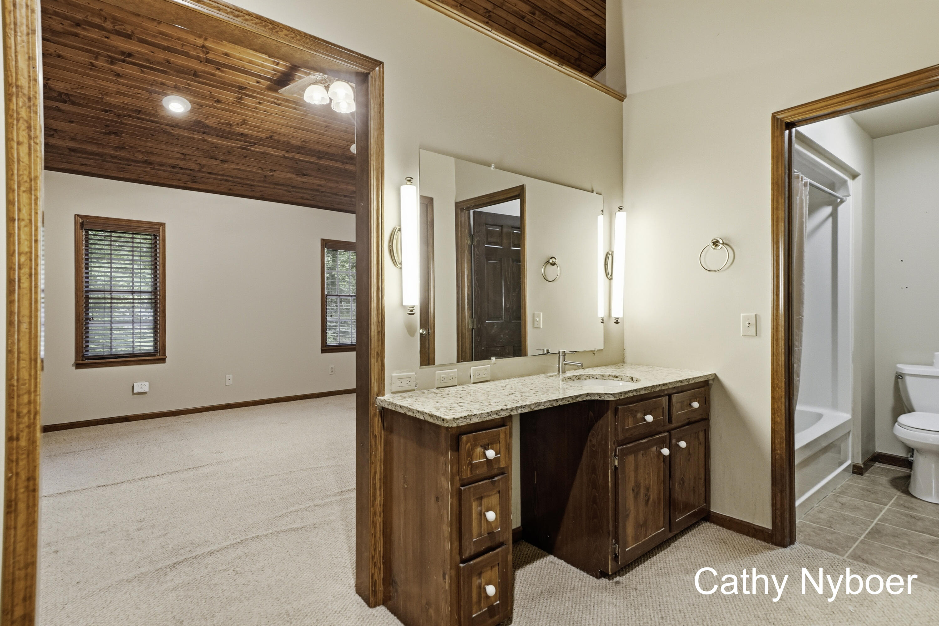 13462 Lakeshore Avenue Property Photo 20