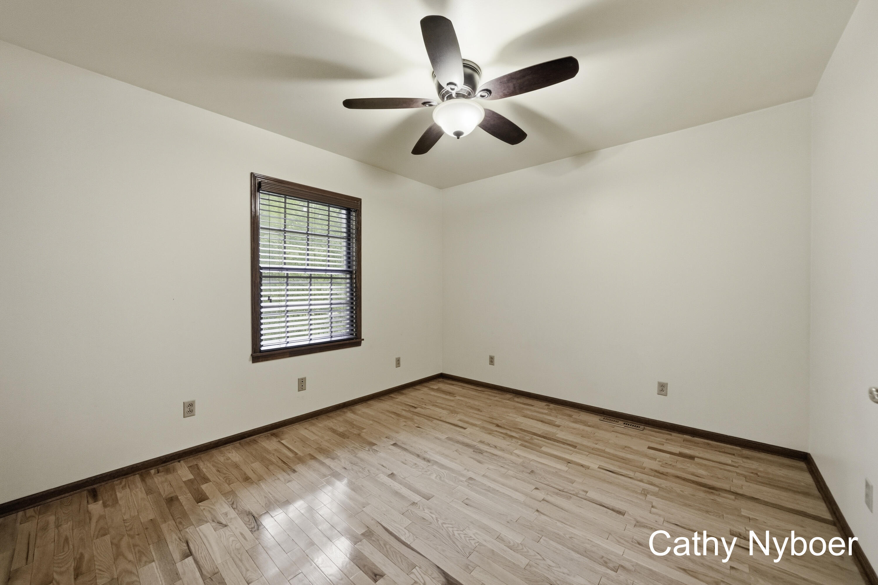 13462 Lakeshore Avenue Property Photo 23
