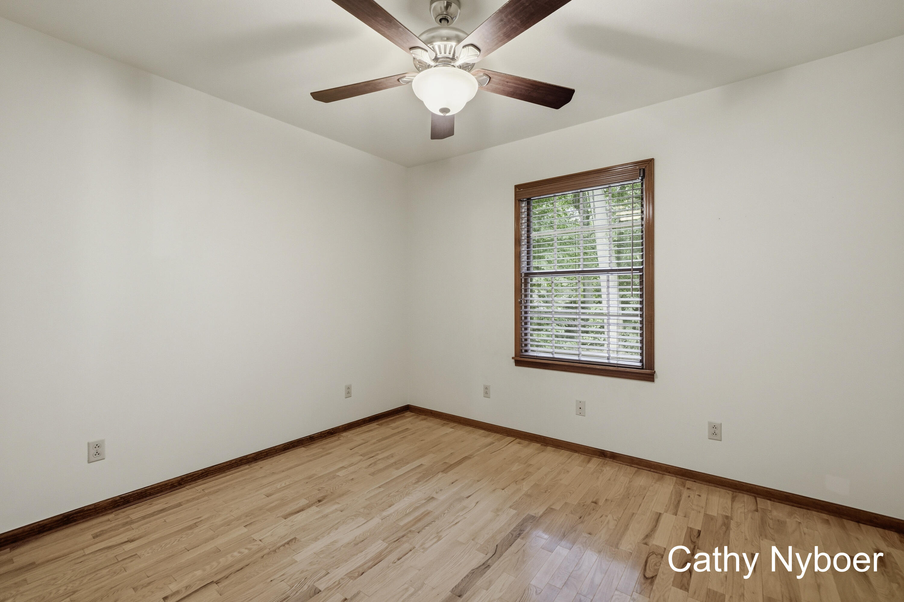 13462 Lakeshore Avenue Property Photo 25