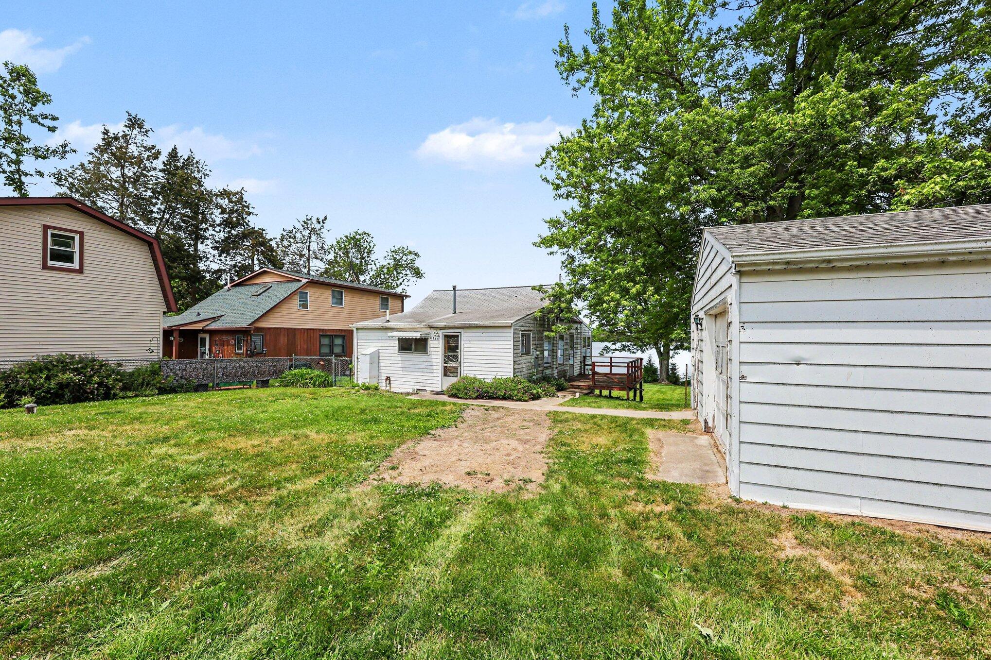 11968 Elmdale Drive Property Photo 5