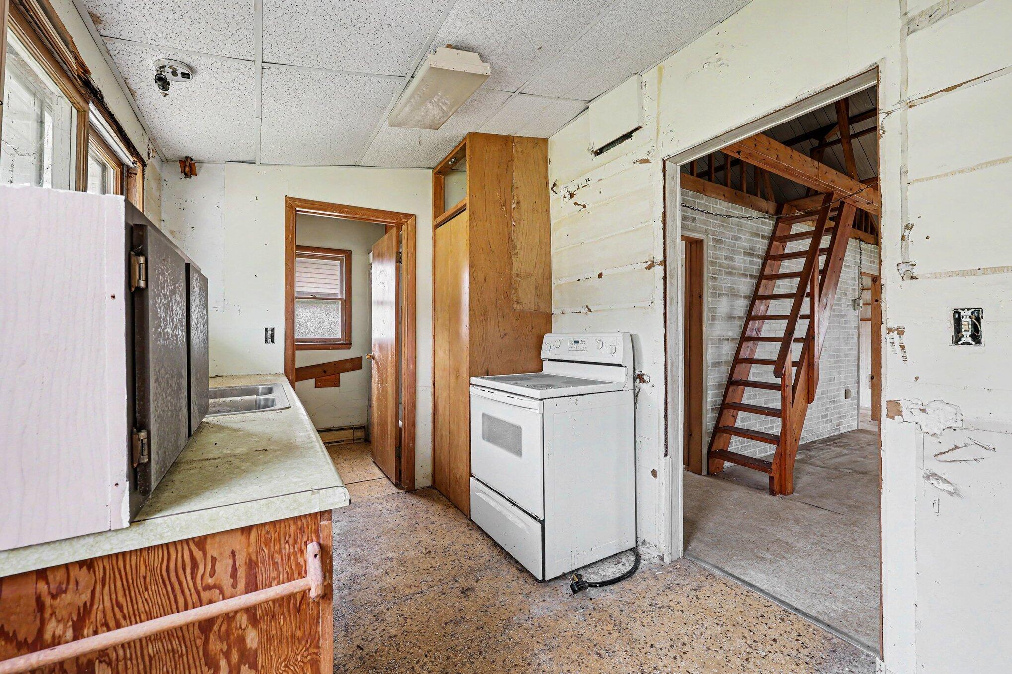 11968 Elmdale Drive Property Photo 7