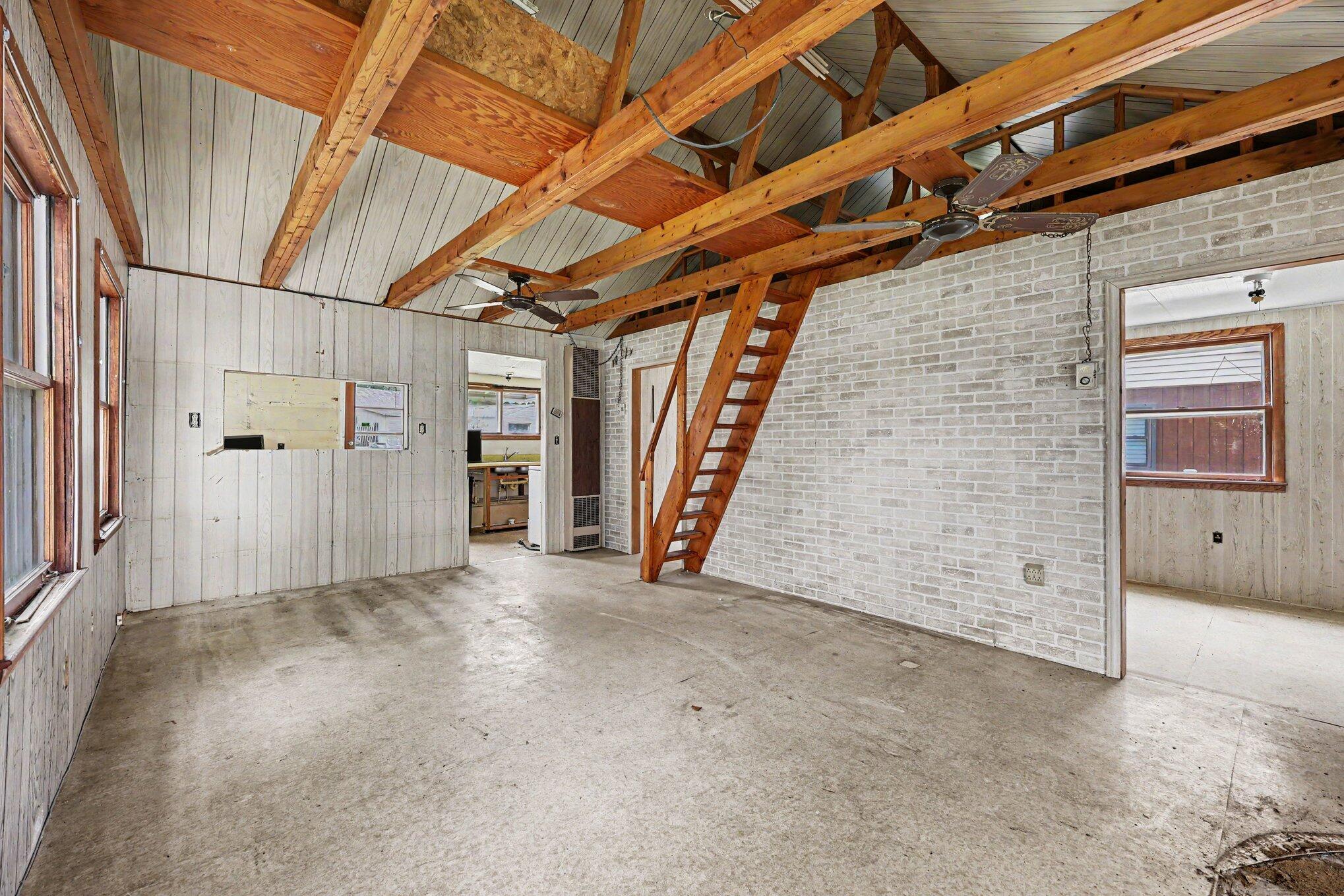 11968 Elmdale Drive Property Photo 8