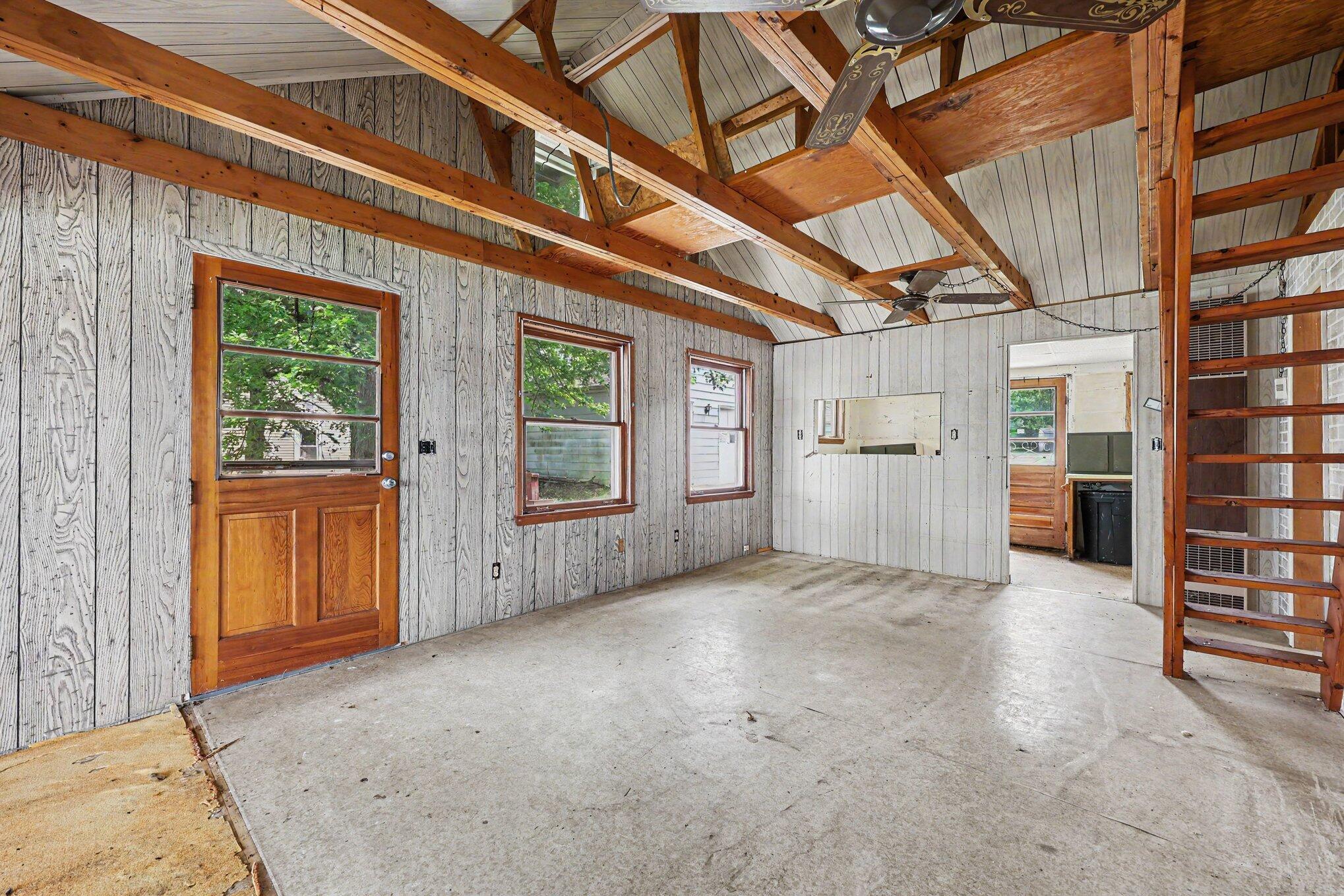 11968 Elmdale Drive Property Photo 9